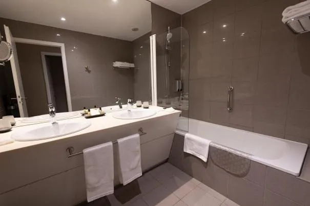 Bathroom in Grand Hôtel Du Tonneau D'Or