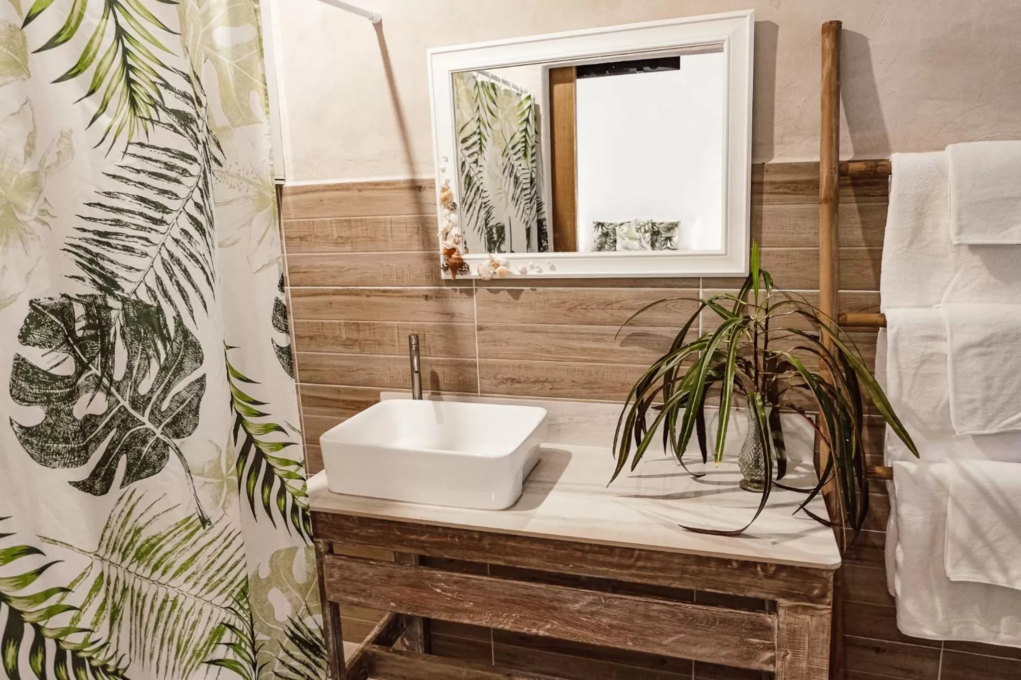 Shower in À La Koh Kood Resort