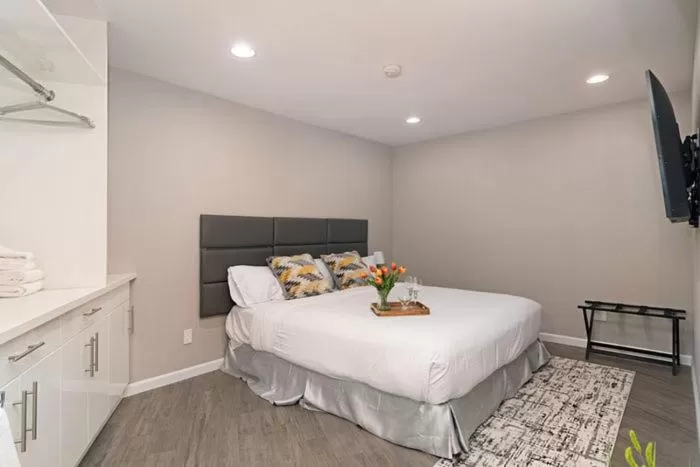 Bed in Sands Of La Jolla