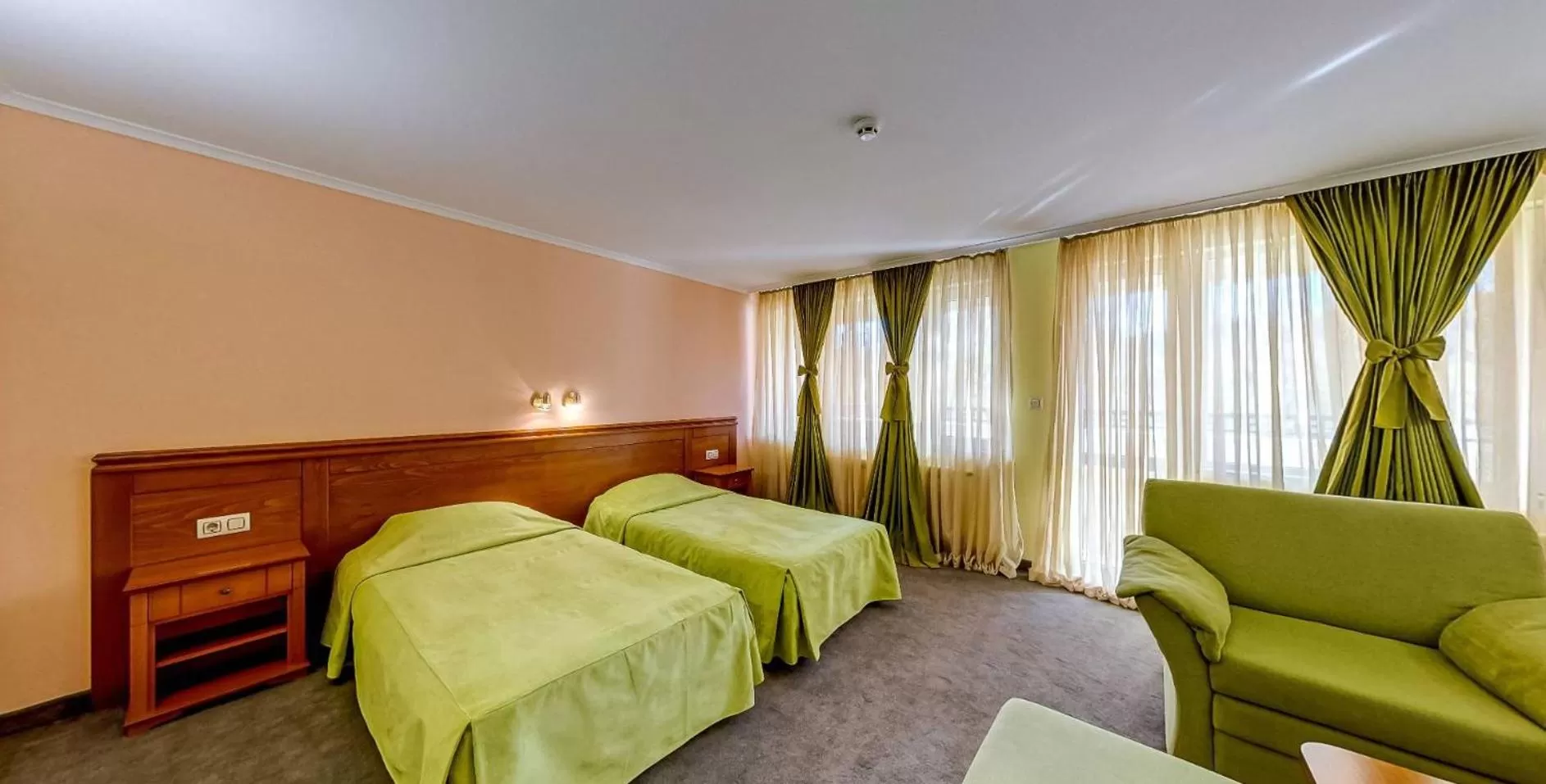 Bed in Troyan Plaza Hotel