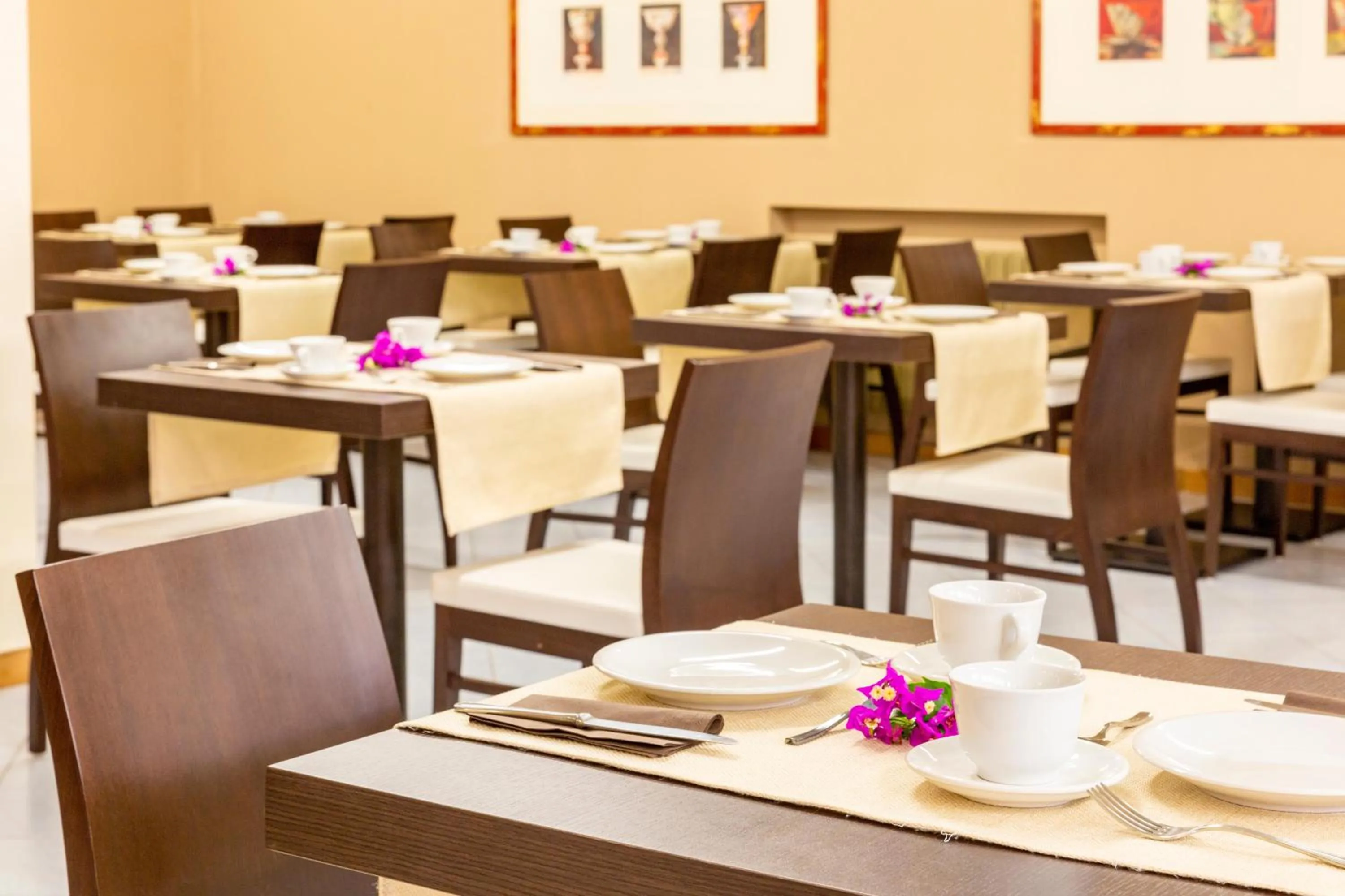 Restaurant/places to eat in Park Hotel Residence