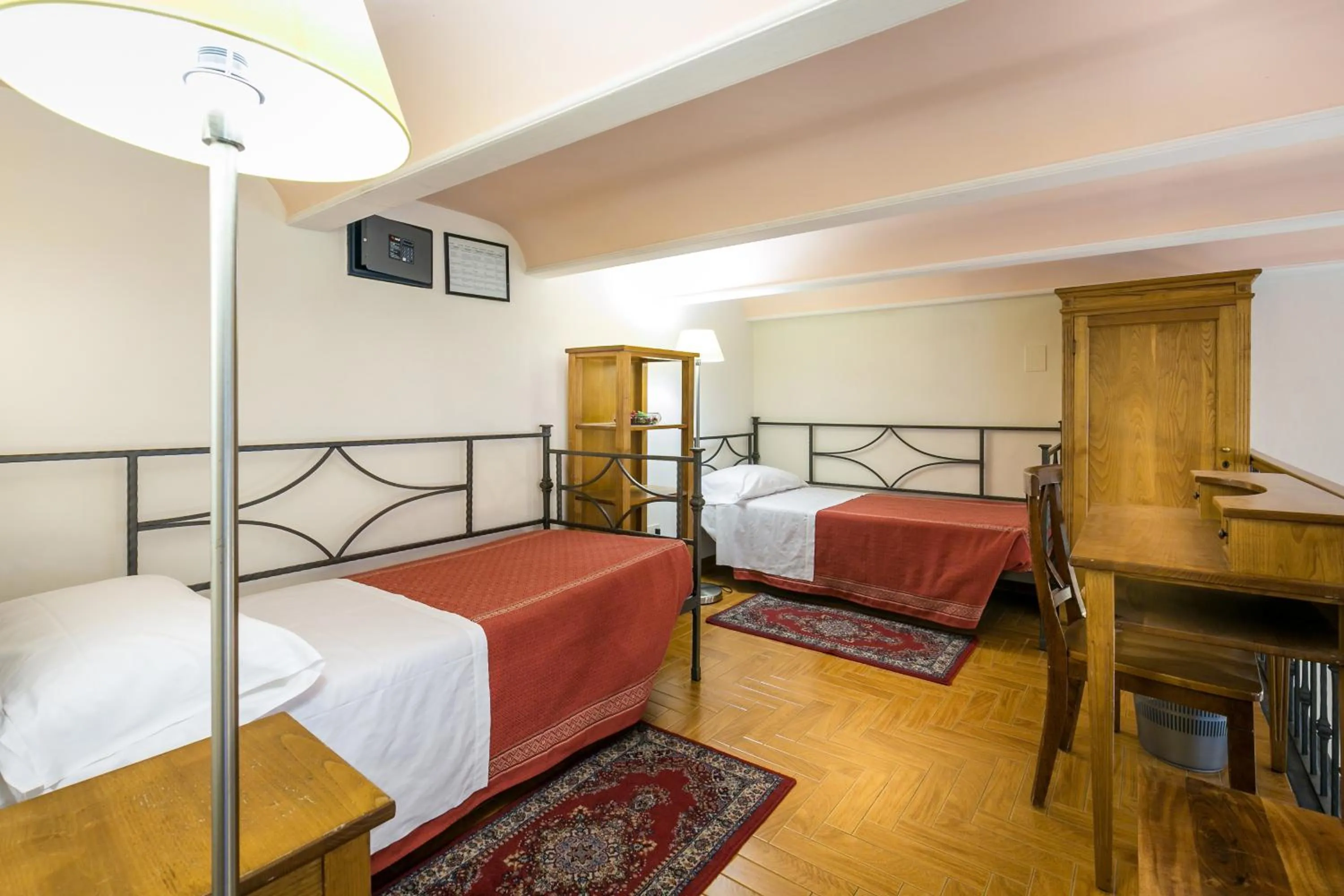 Seating area, Bed in Hotel Collodi Firenze