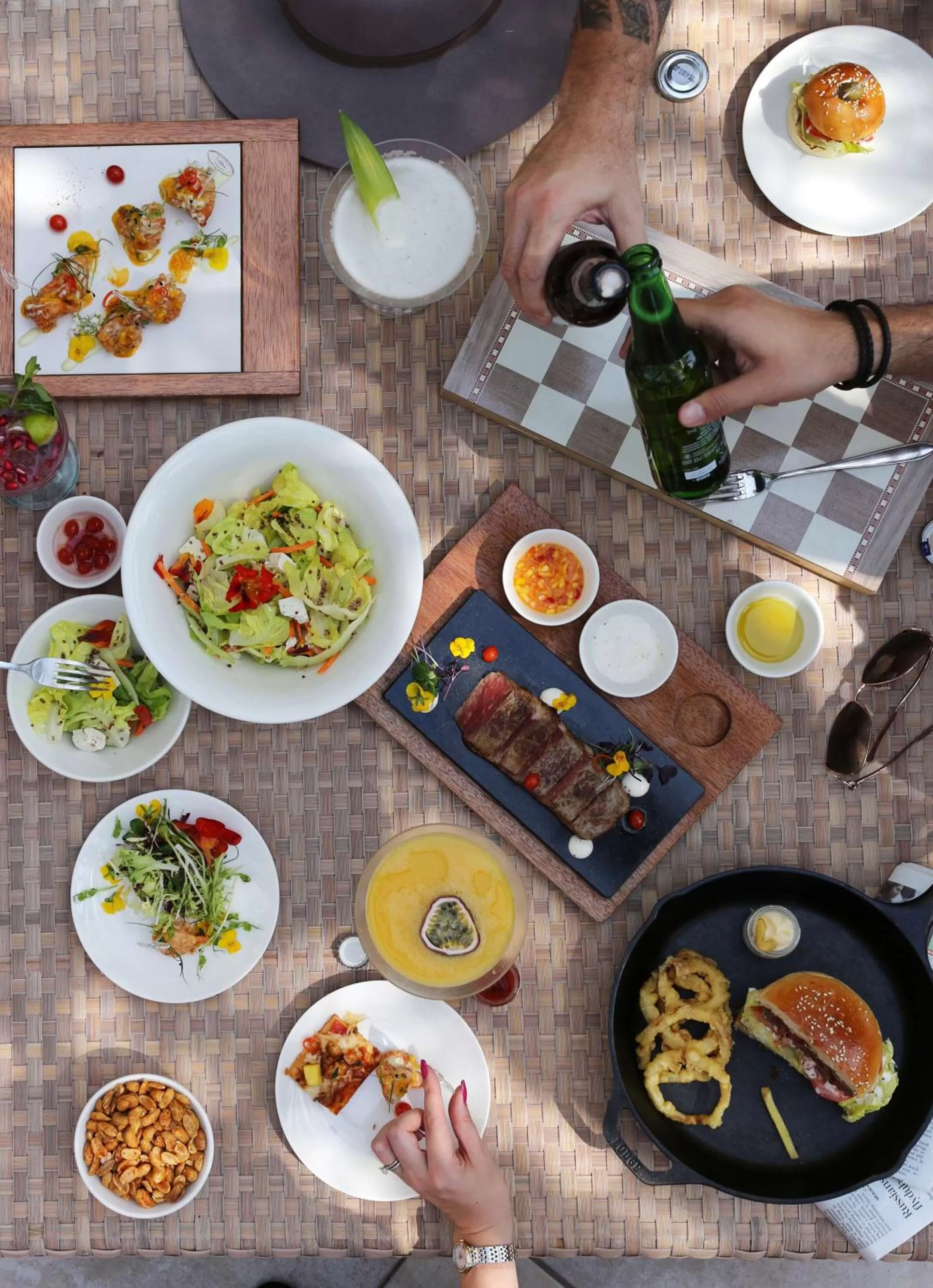 Lounge or bar in Shangri-La Dubai