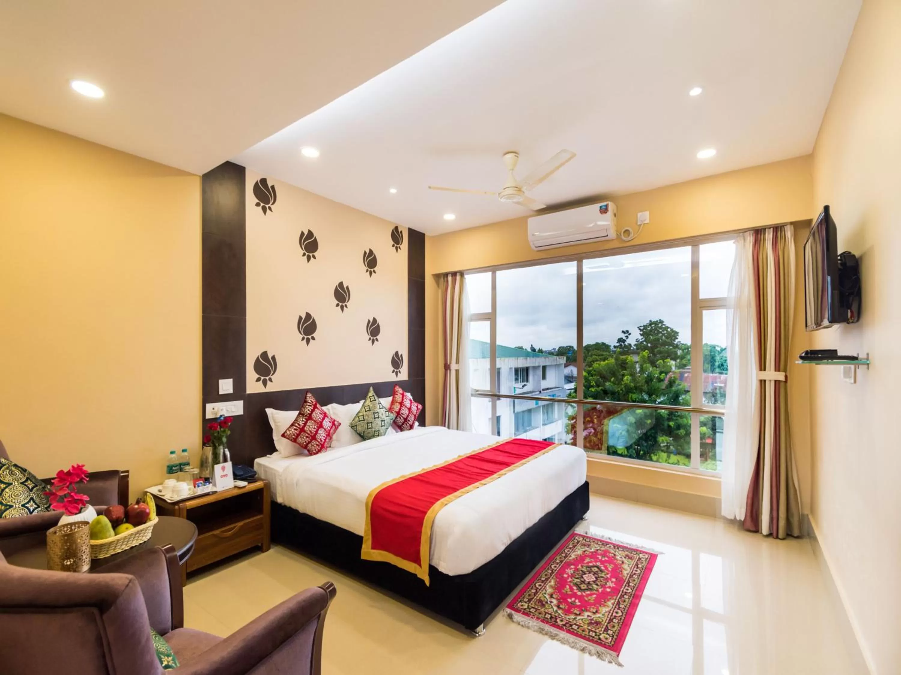 Photo of the whole room, Bed in Central Courtyard Boutique Hotel