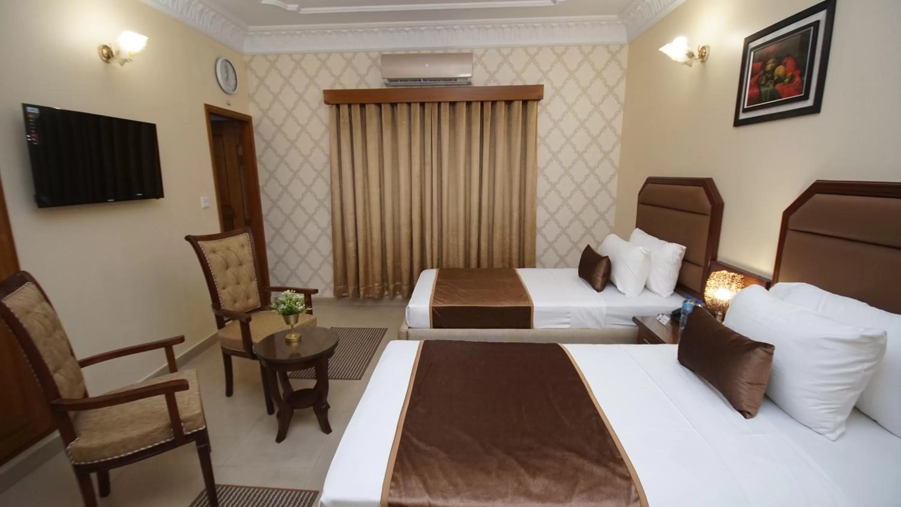 Bed in World Inn Karachi