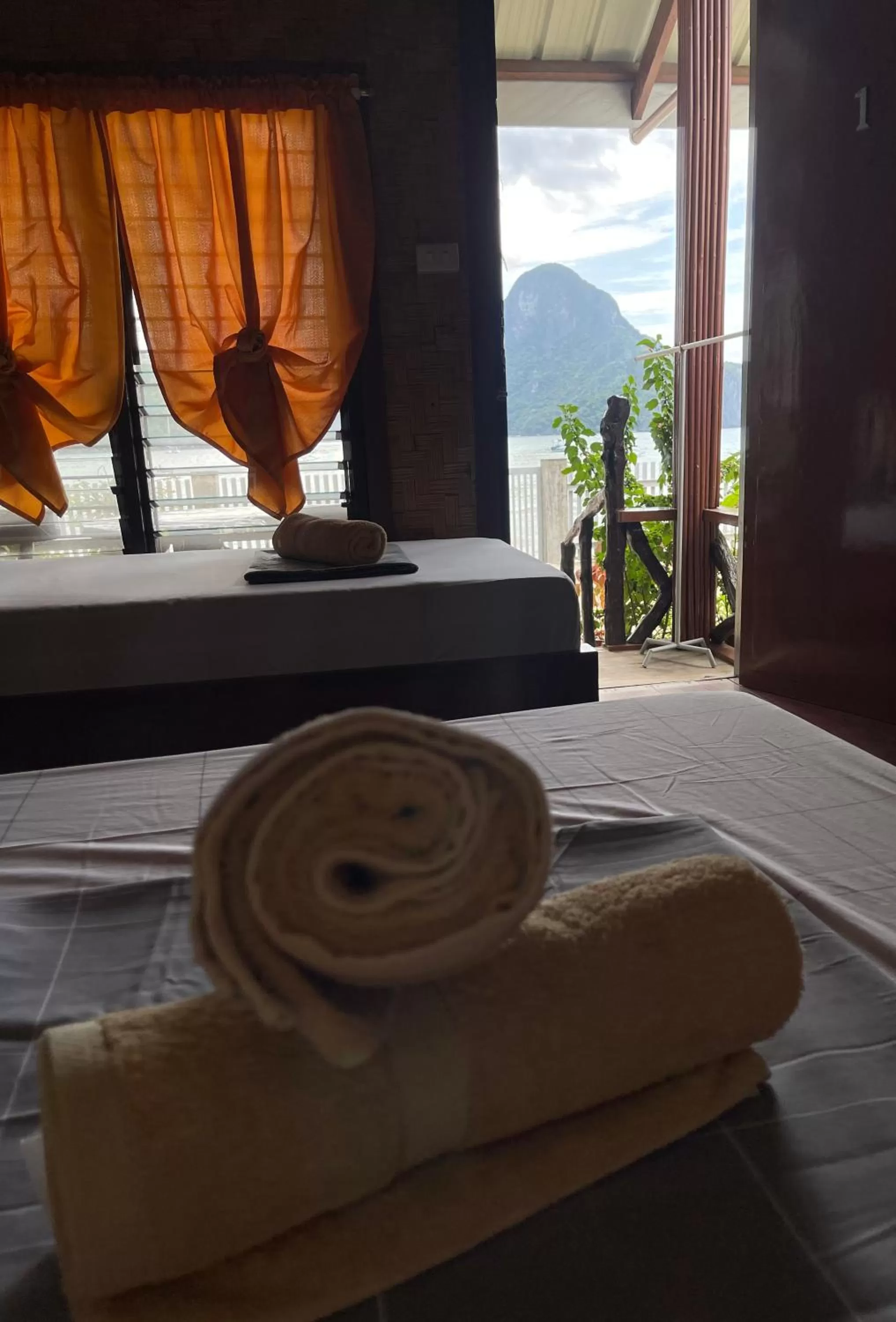 Bedroom, Mountain View in Chislyk Inn