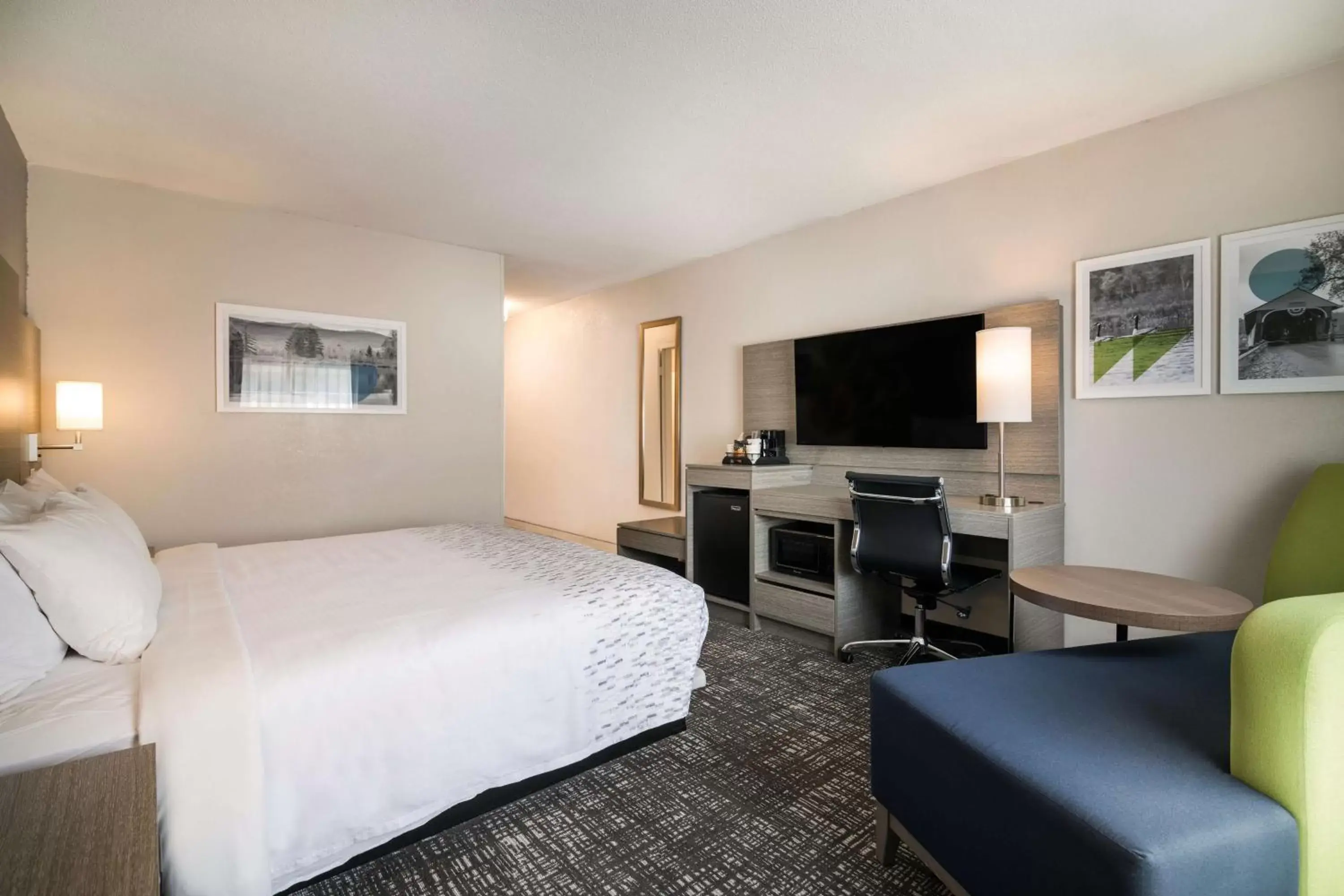 King Room with Mobility Accessible Tub in Best Western Plymouth Inn-White Mountains King Room with Mobility Accessible Tub in Best Western Plymouth Inn-White Mountains