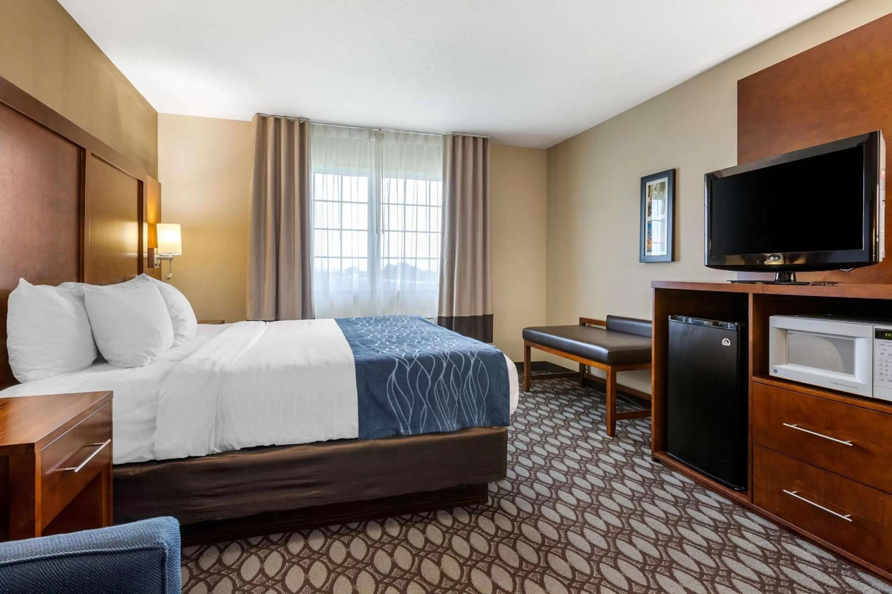 Photo of the whole room, Bed in Comfort Inn Story City