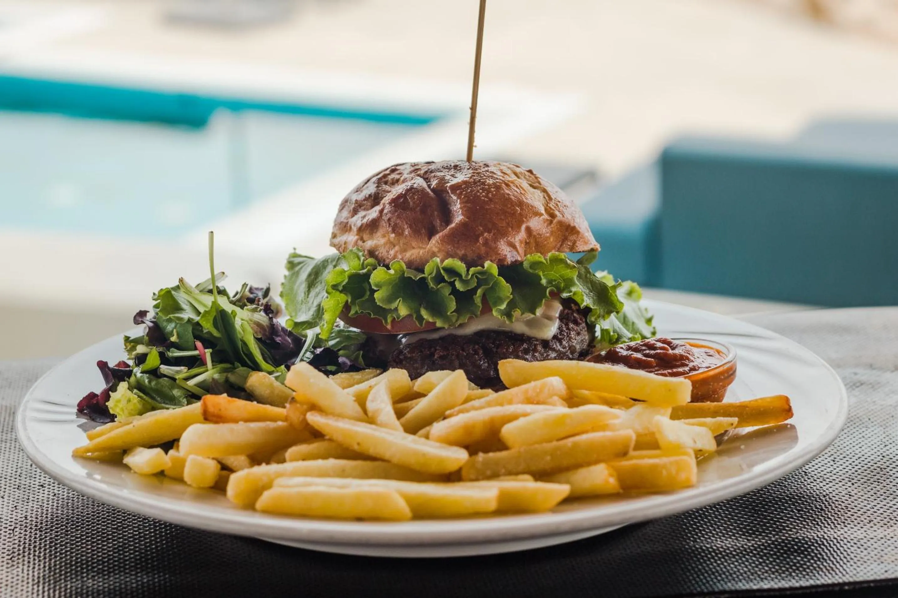 Restaurant/places to eat in Hotel Savoy