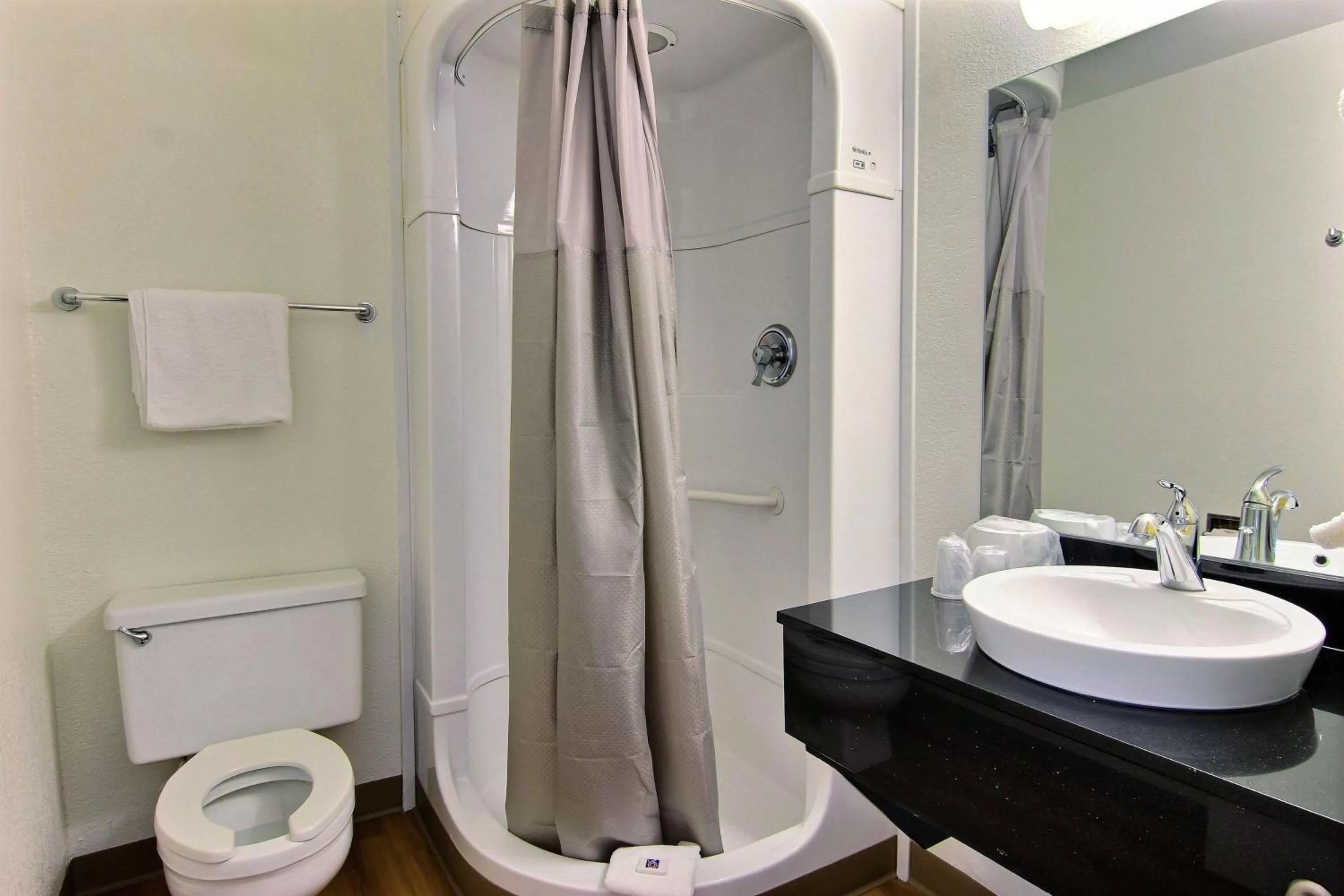 Photo of the whole room in Motel 6-Kingsville, TX