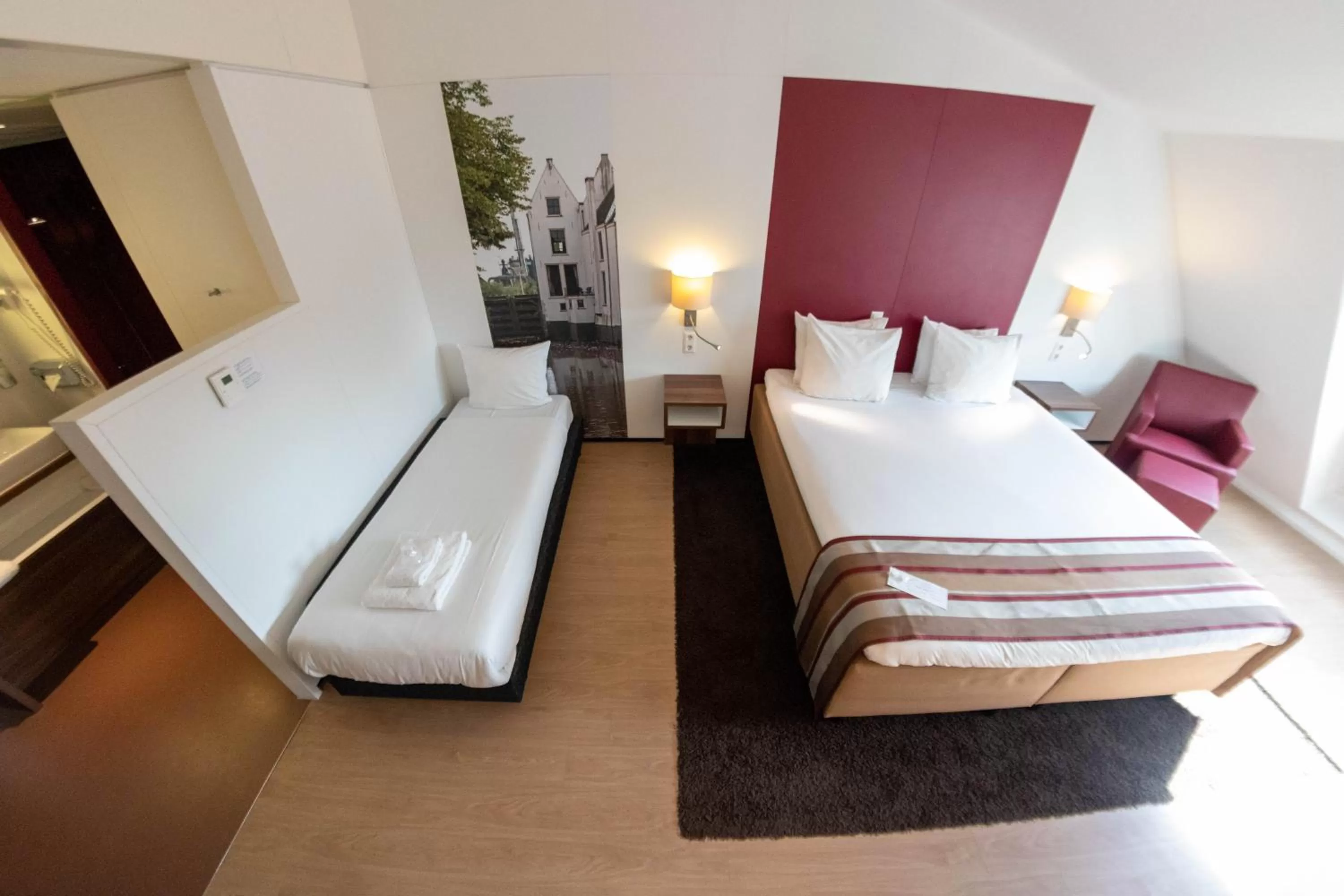 Bedroom, Bed in City Hotel Gouda, WorldHotels Crafted Collection