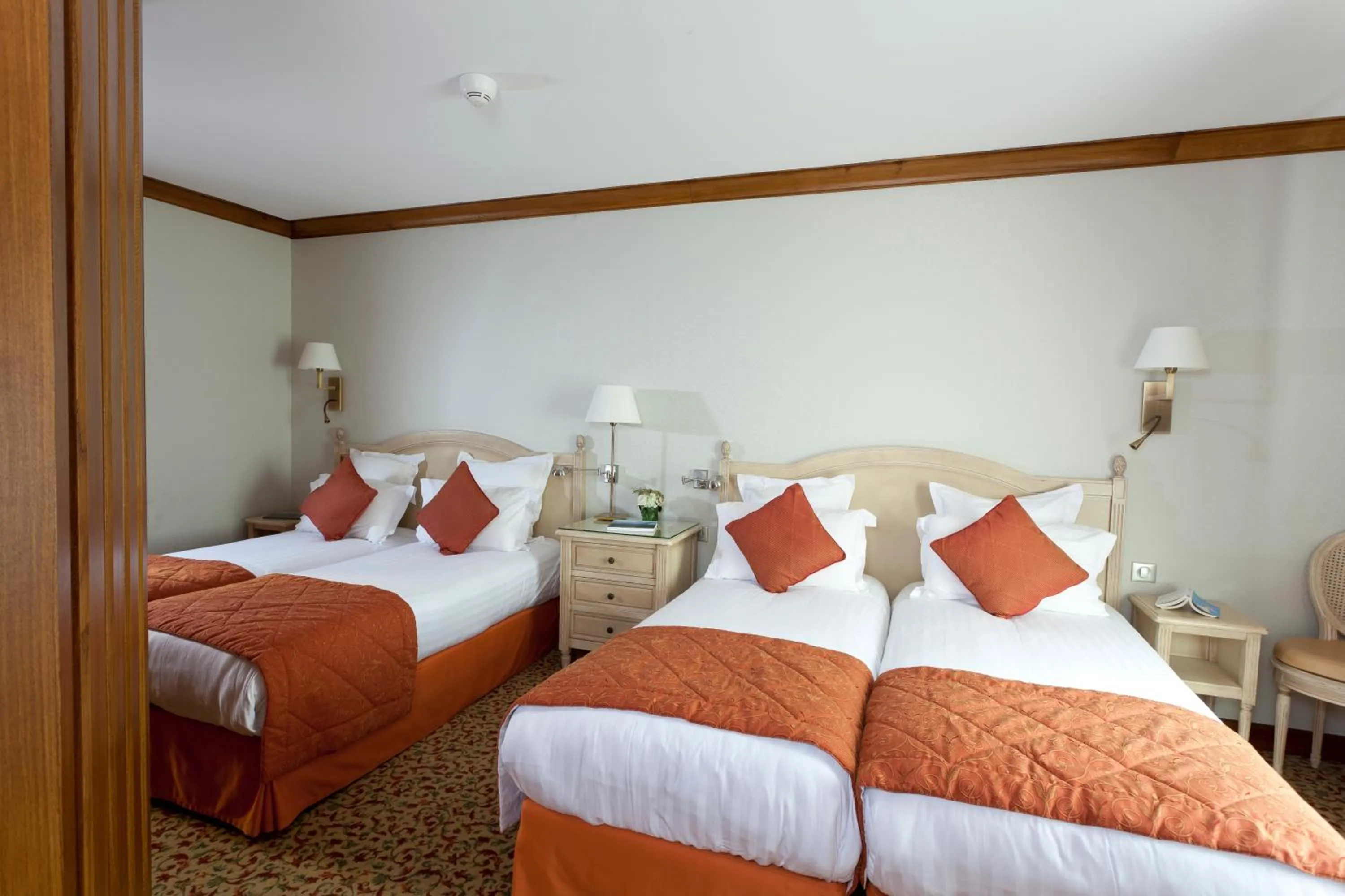 Photo of the whole room, Bed in Auberge Saint Pierre