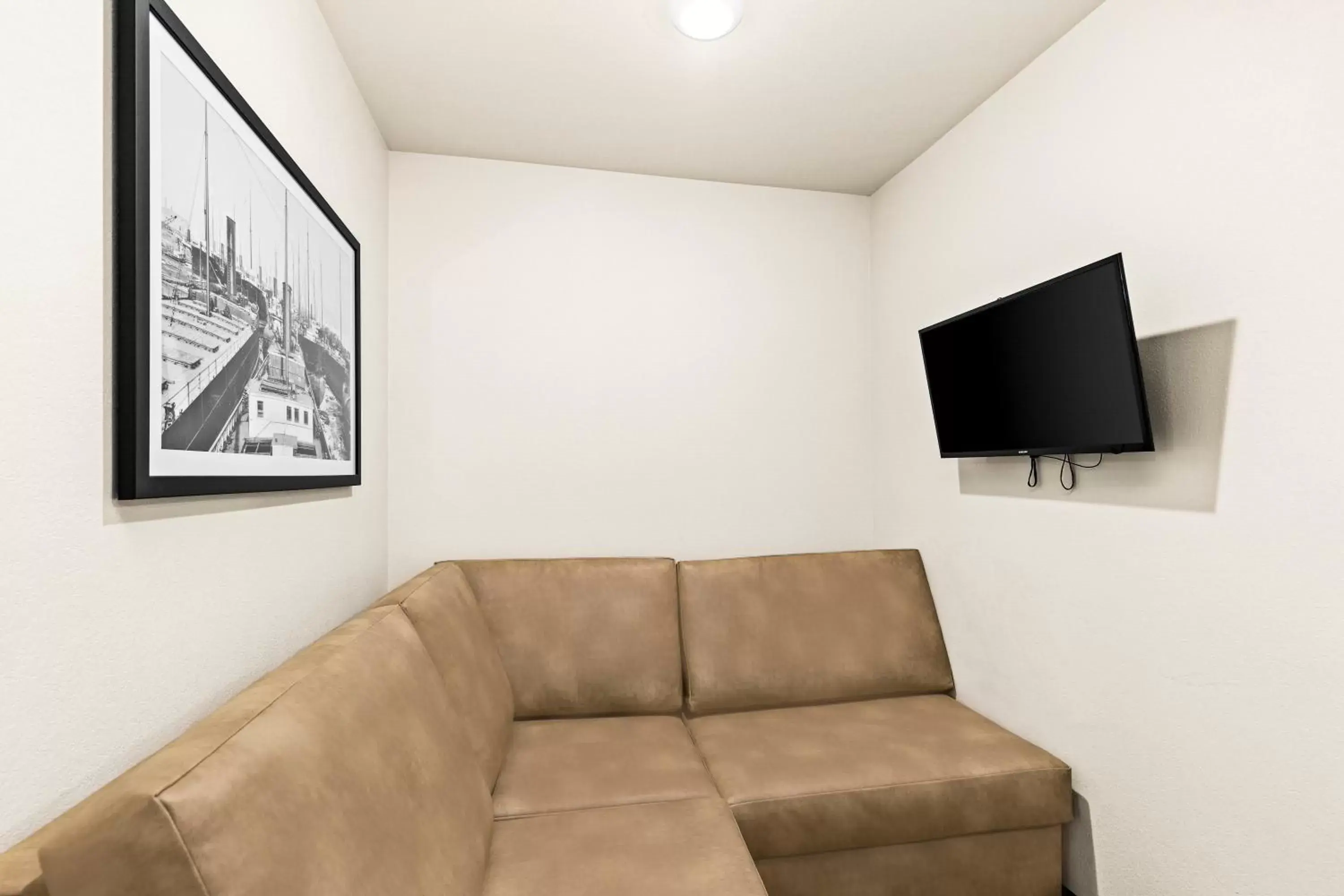 Queen Studio in Cobblestone Hotel & Suites - Superior Duluth Queen Studio in Cobblestone Hotel & Suites - Superior Duluth