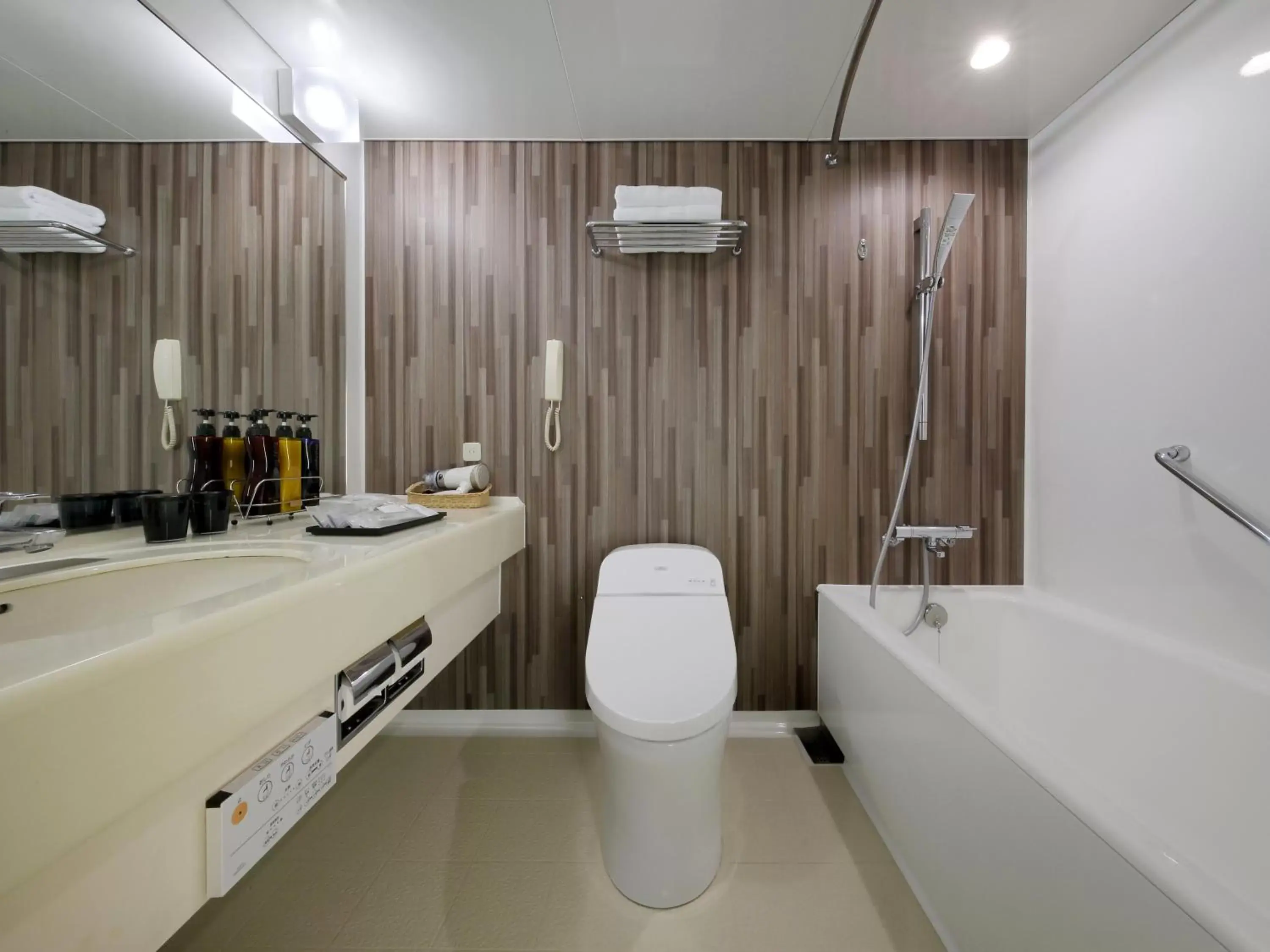 Standard Quadruple Room - Non-Smoking in Hotel Metropolitan Yamagata Standard Quadruple Room - Non-Smoking in Hotel Metropolitan Yamagata