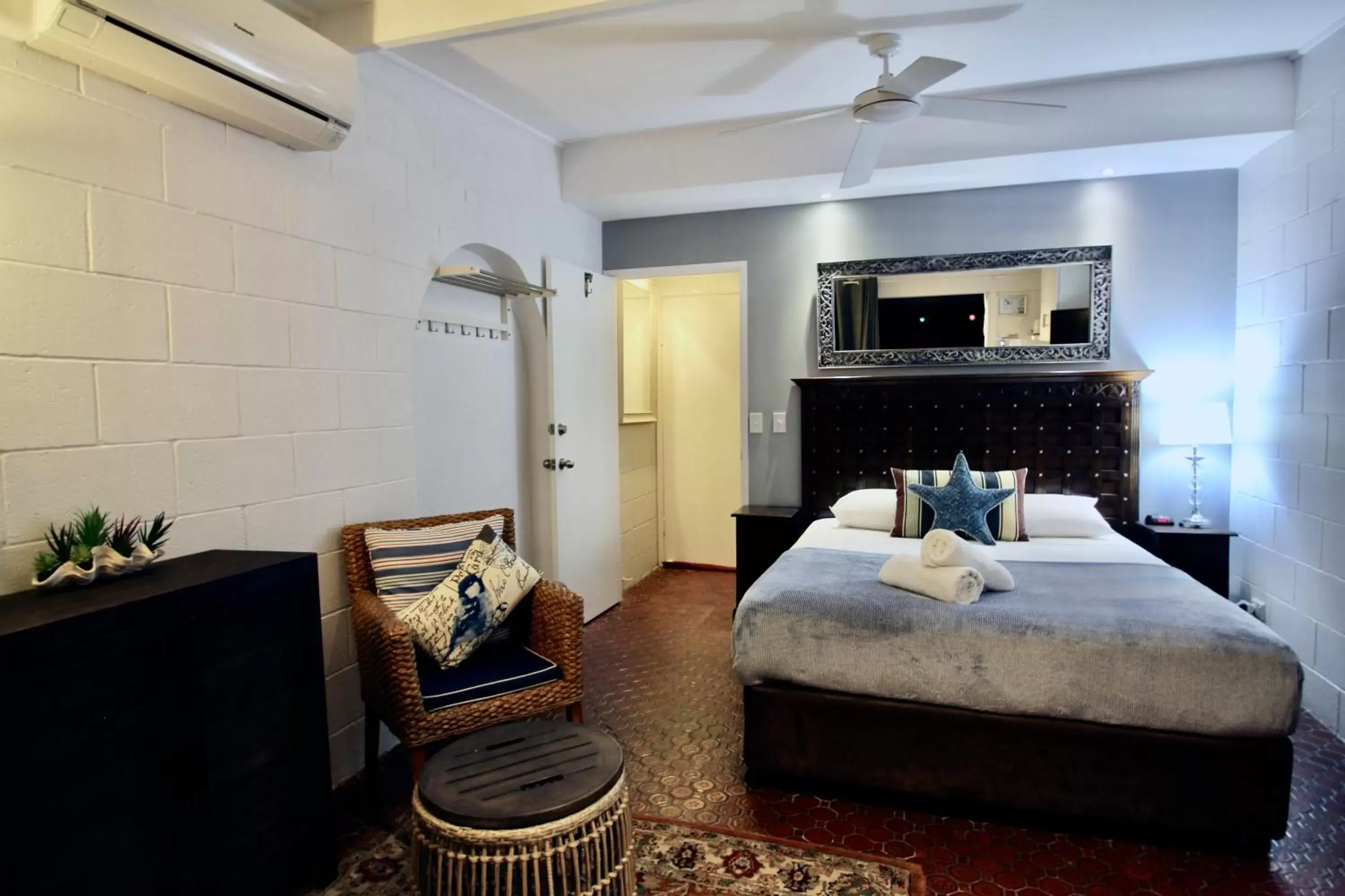 Premium Suite with ensuite - Pool View - Men Only in Hideaway Noosa Men Only Beach Resort Premium Suite with ensuite - Pool View - Men Only in Hideaway Noosa Men Only Beach Resort