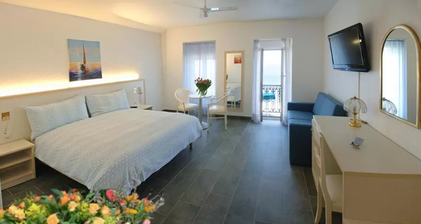 Bed in Hôtel du Port