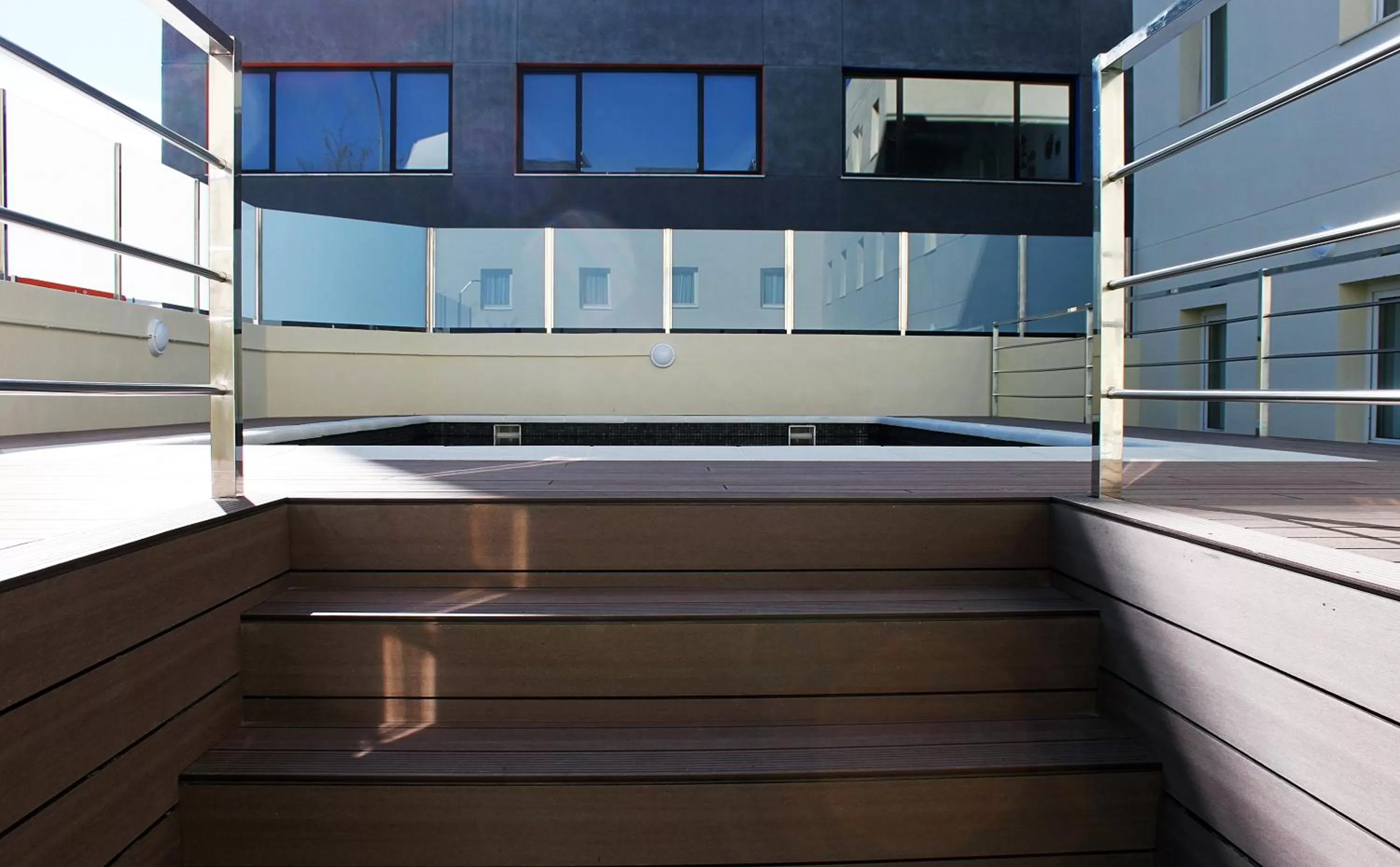 Swimming pool in Checkin Urban Nevada