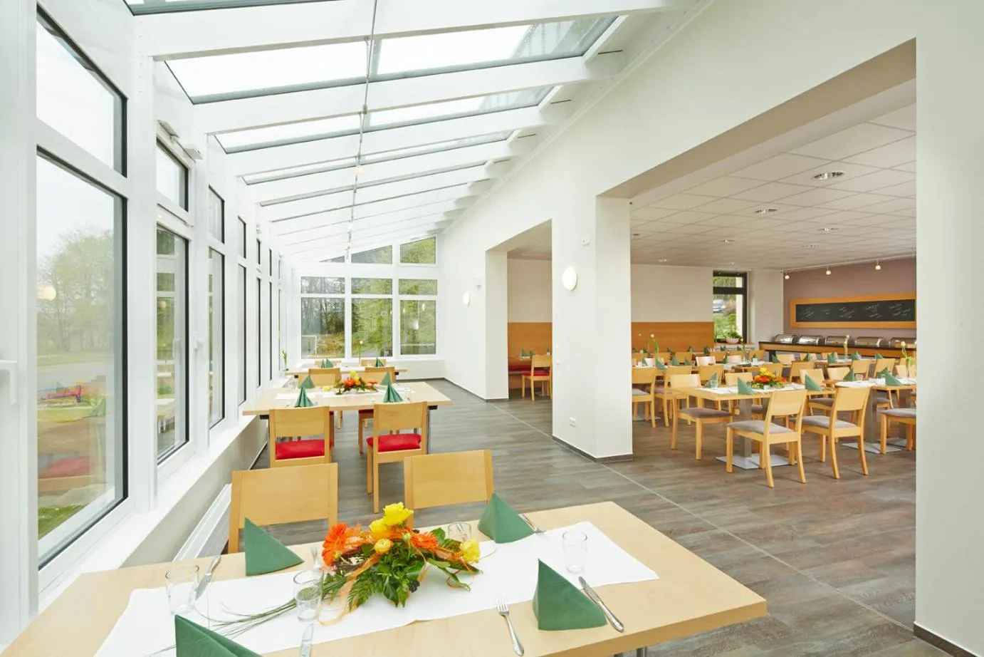 Restaurant/places to eat in Hotel FIT