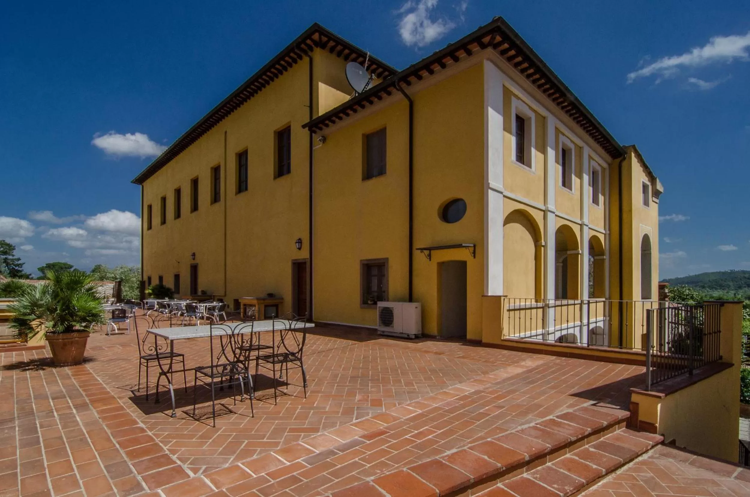 Property building in Hotel Villa Cheli