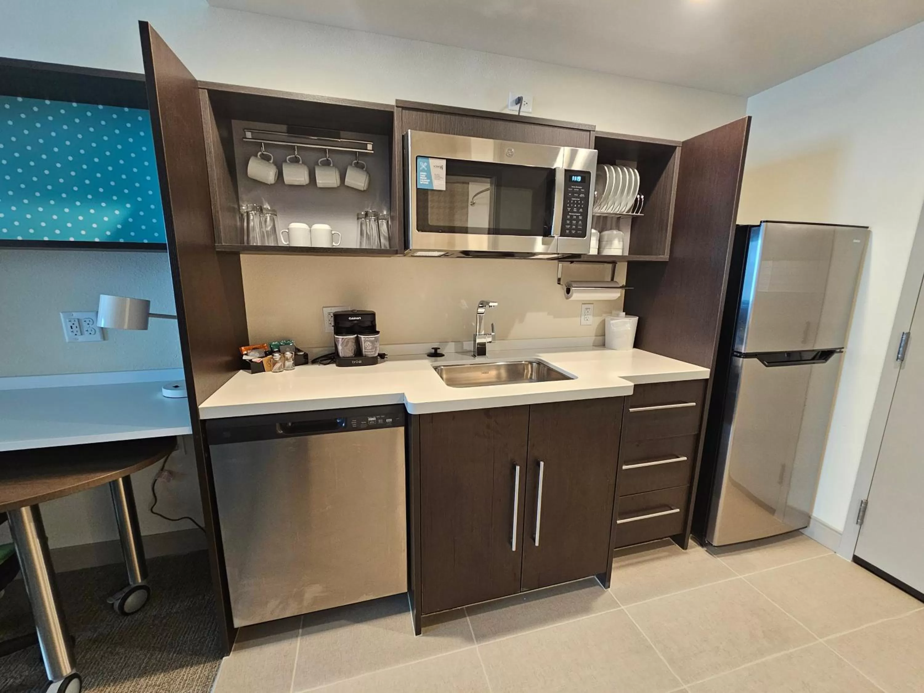 Kitchen or kitchenette in Home2 Suites By Hilton Allentown Bethlehem Airport