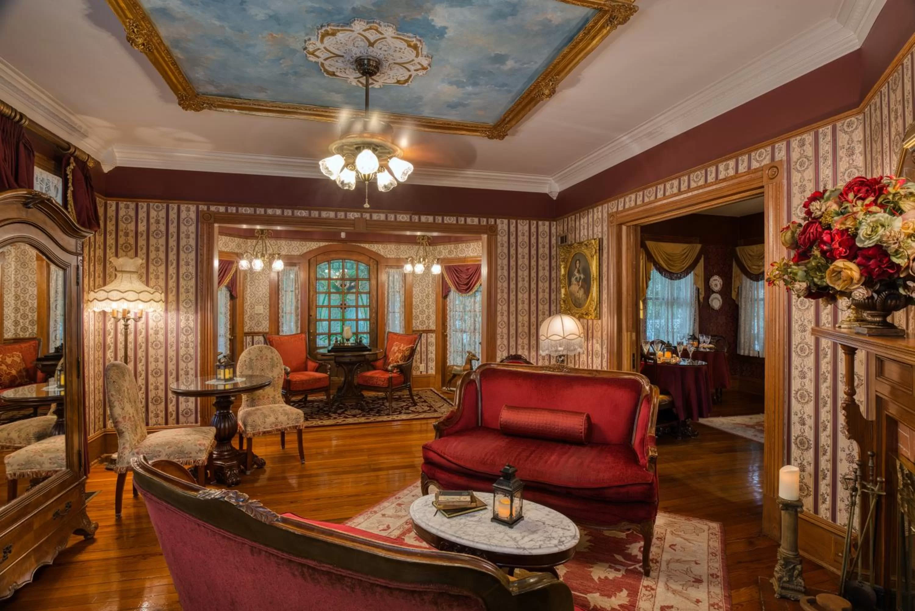 Seating area in Cedar House Inn