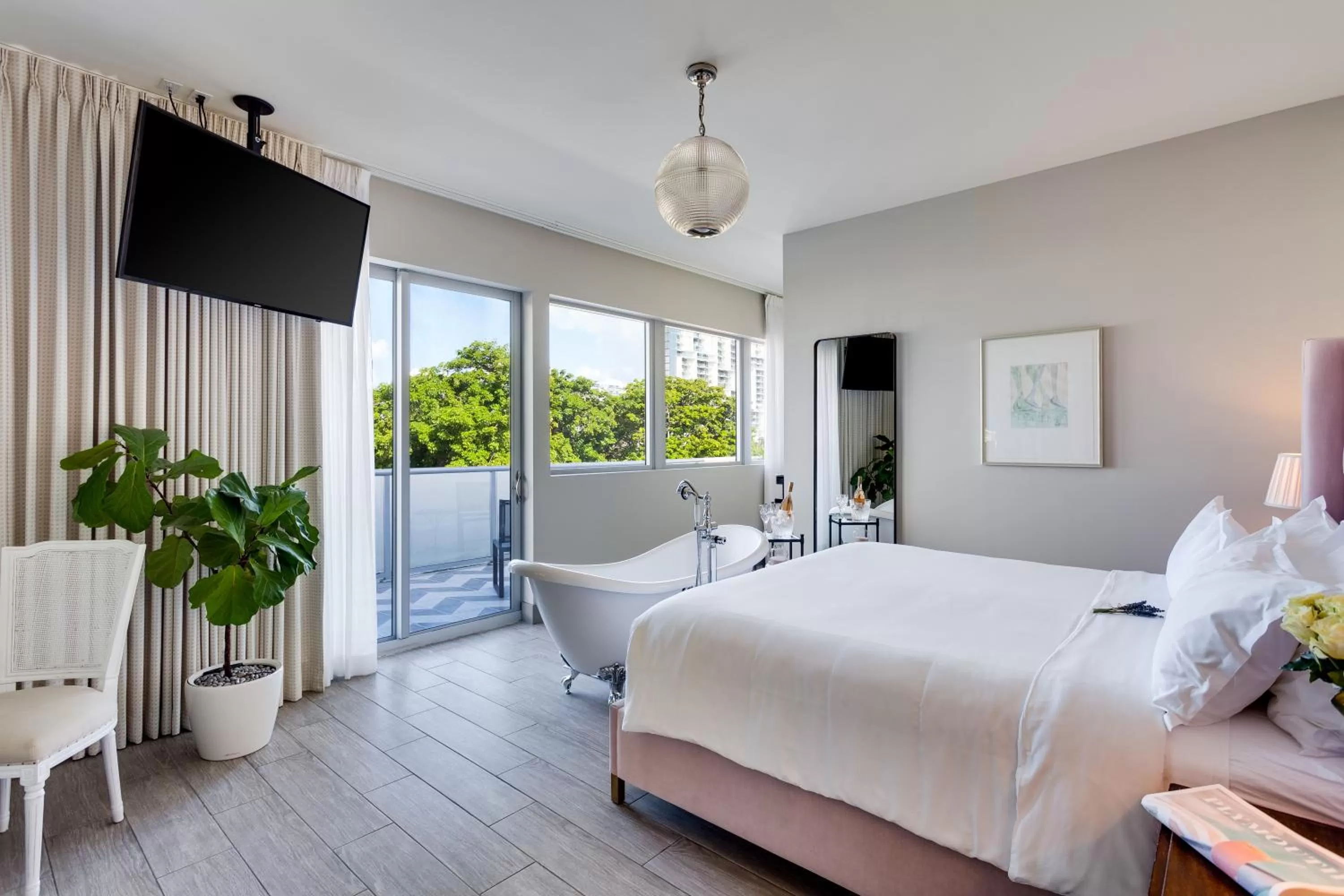 TV and multimedia, Bed in The Plymouth South Beach