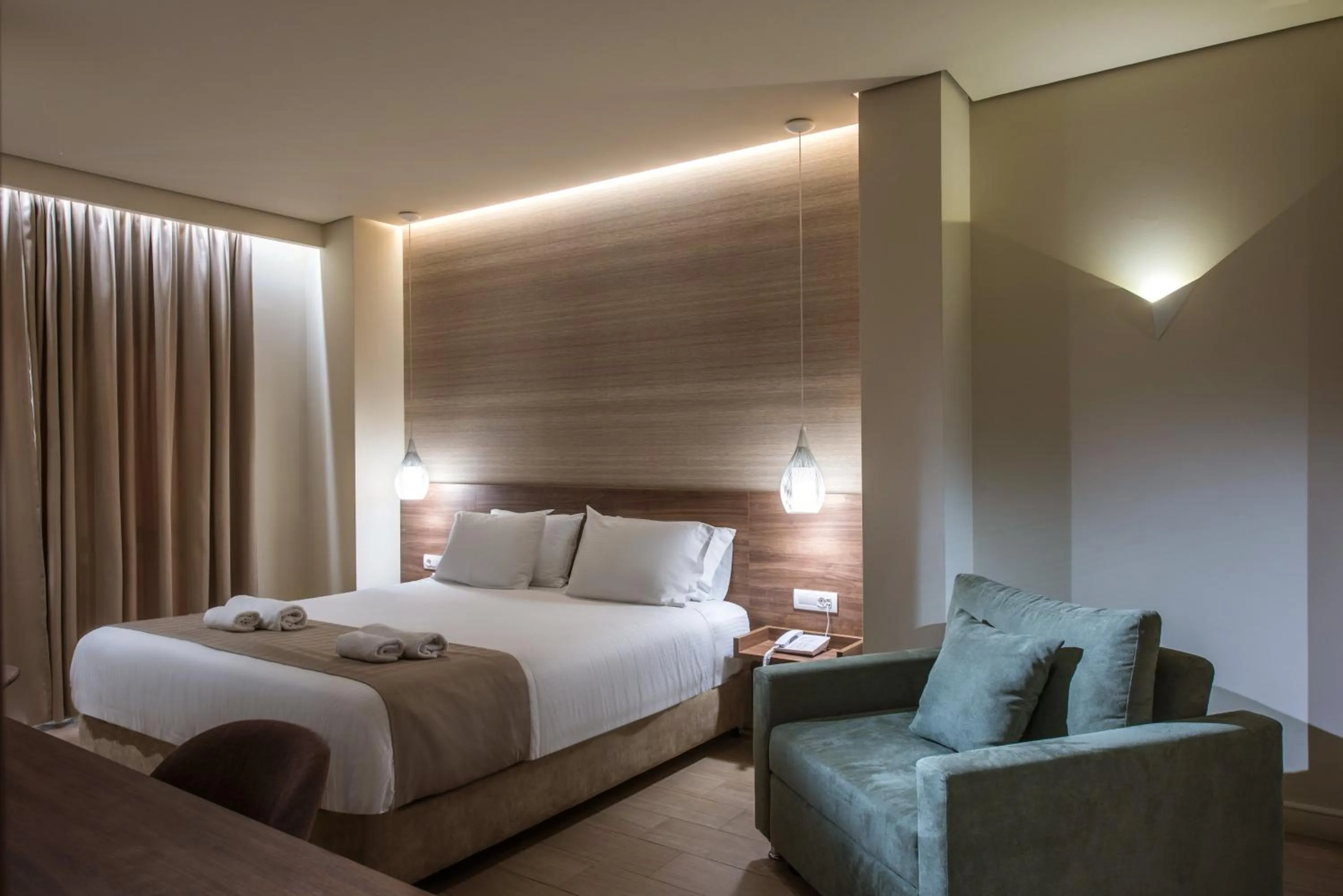 Bedroom, Bed in Metropole Urban Hotel