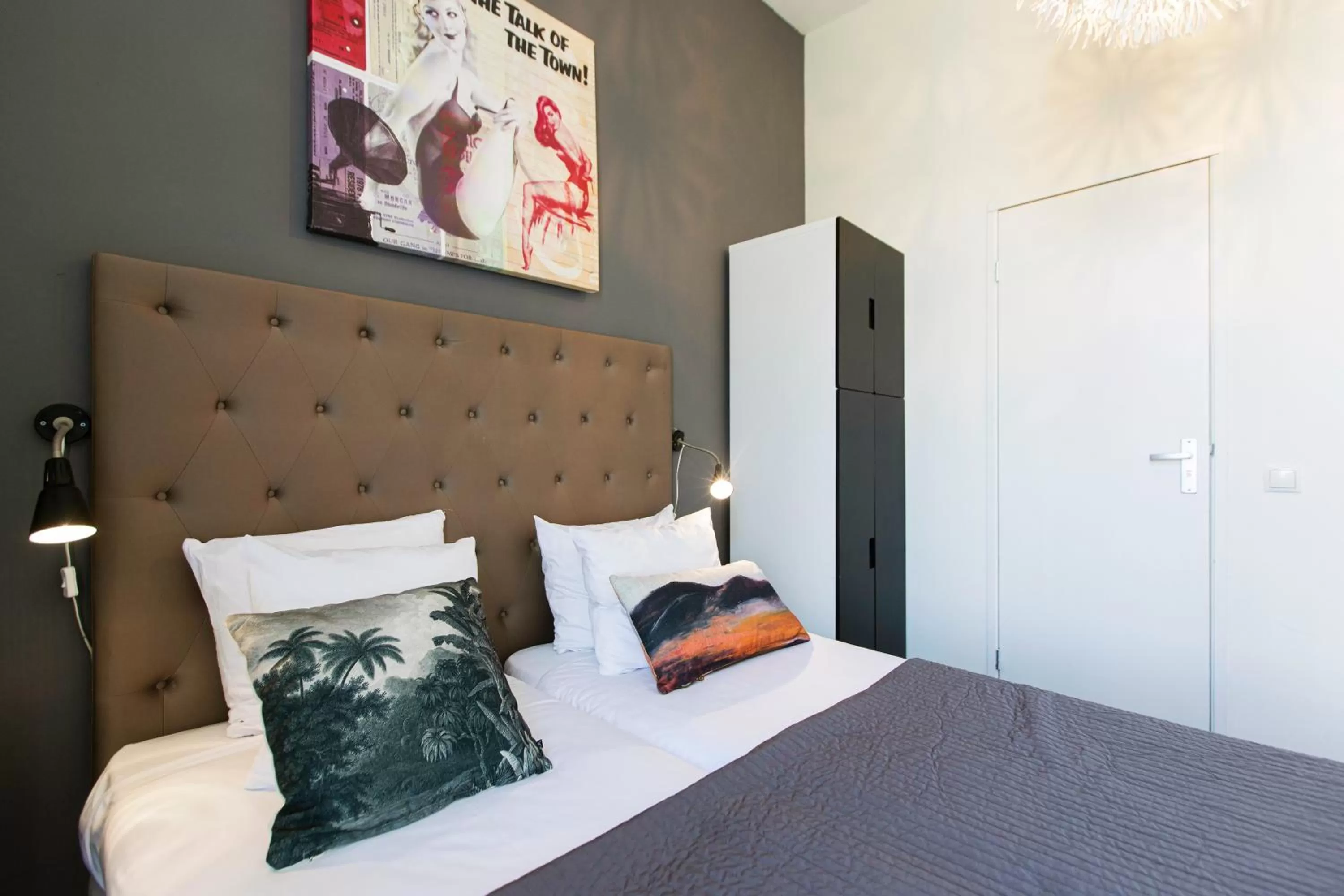 Bed in Quentin England Hotel