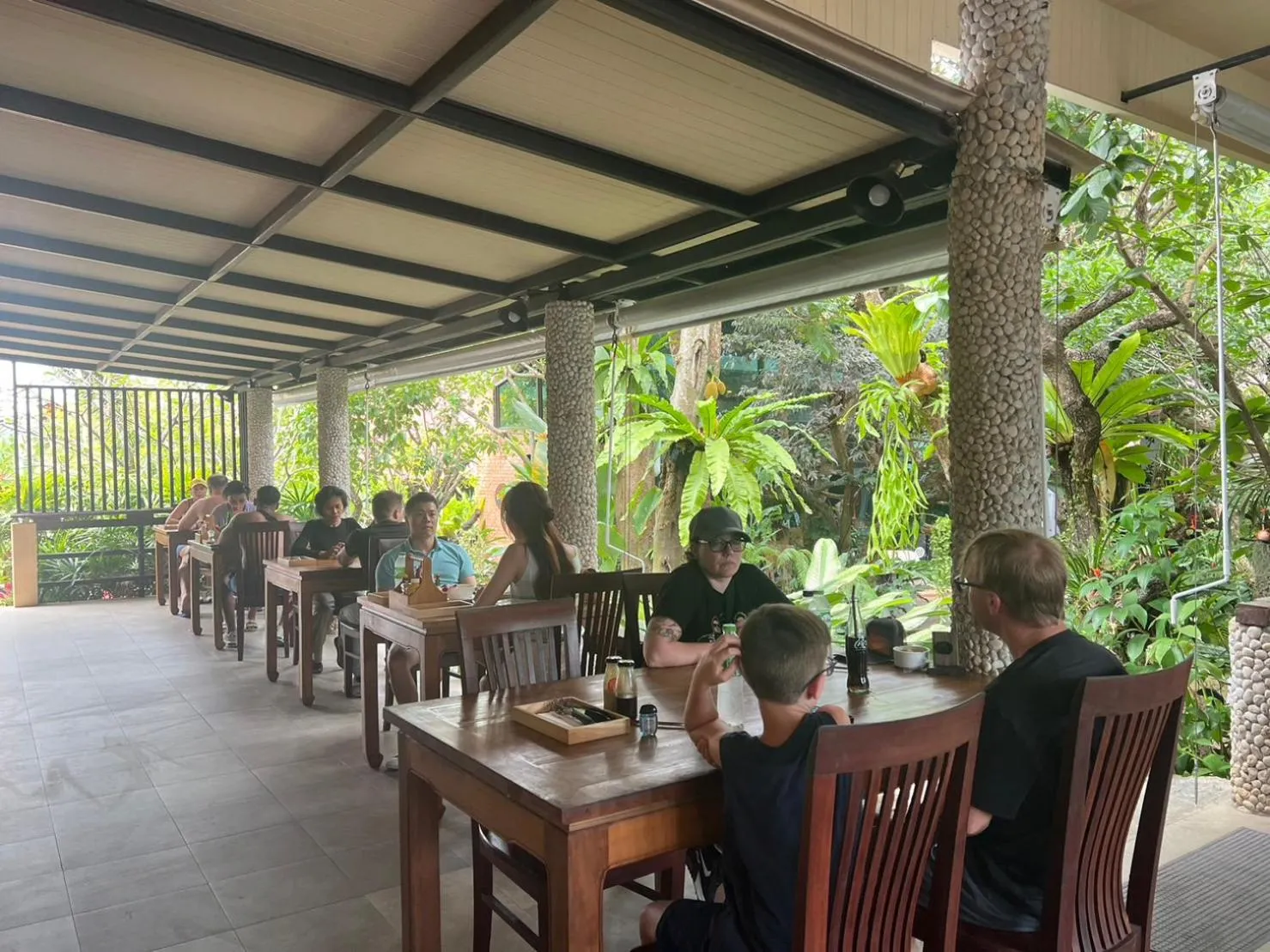 Restaurant/places to eat in Flora Ville-SHA PLUS