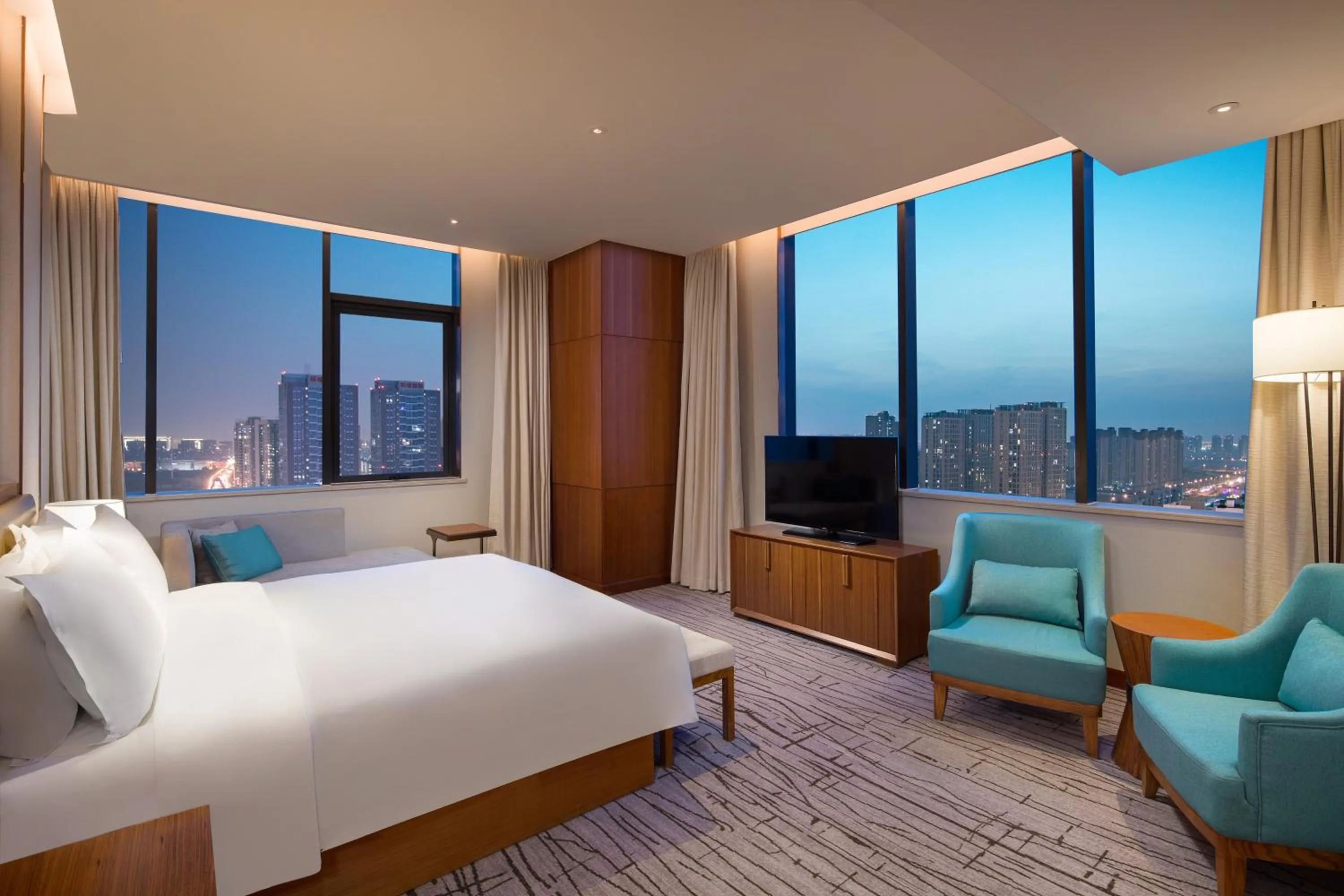 Bedroom, Bed in Holiday Inn Tianjin Xiqing by IHG