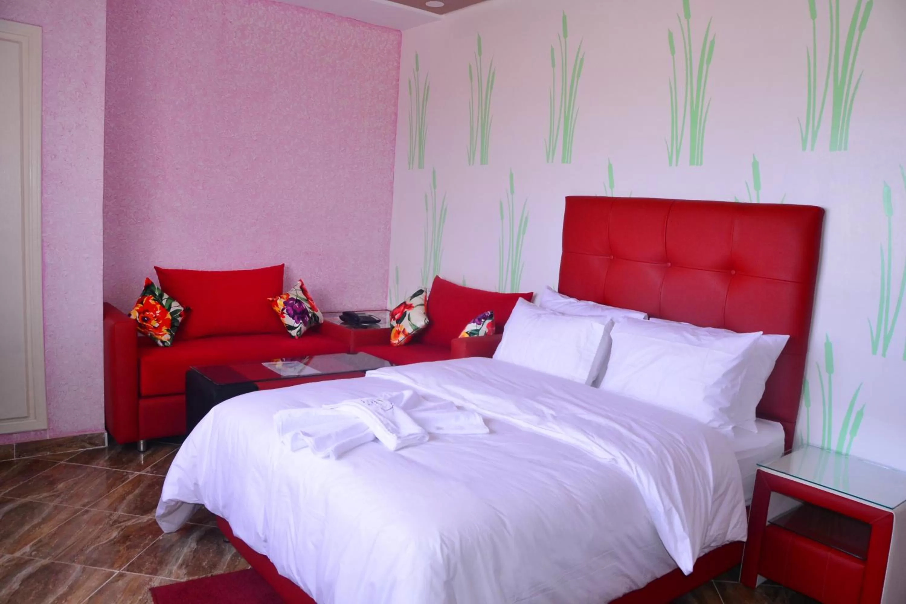 Bed in Hôtel Hadaik Ain Asserdoune