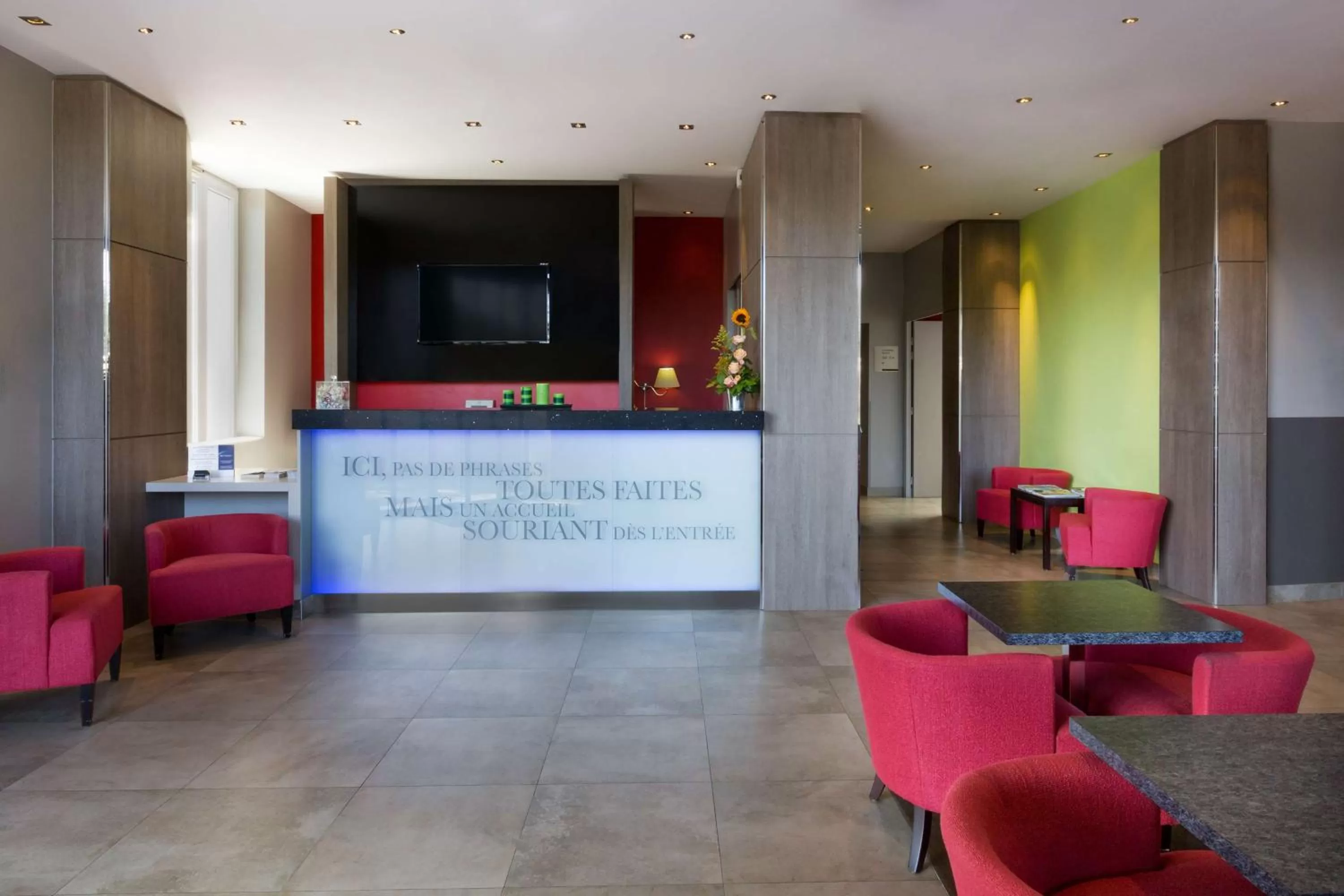 Lobby or reception in Best Western Seine West Hotel