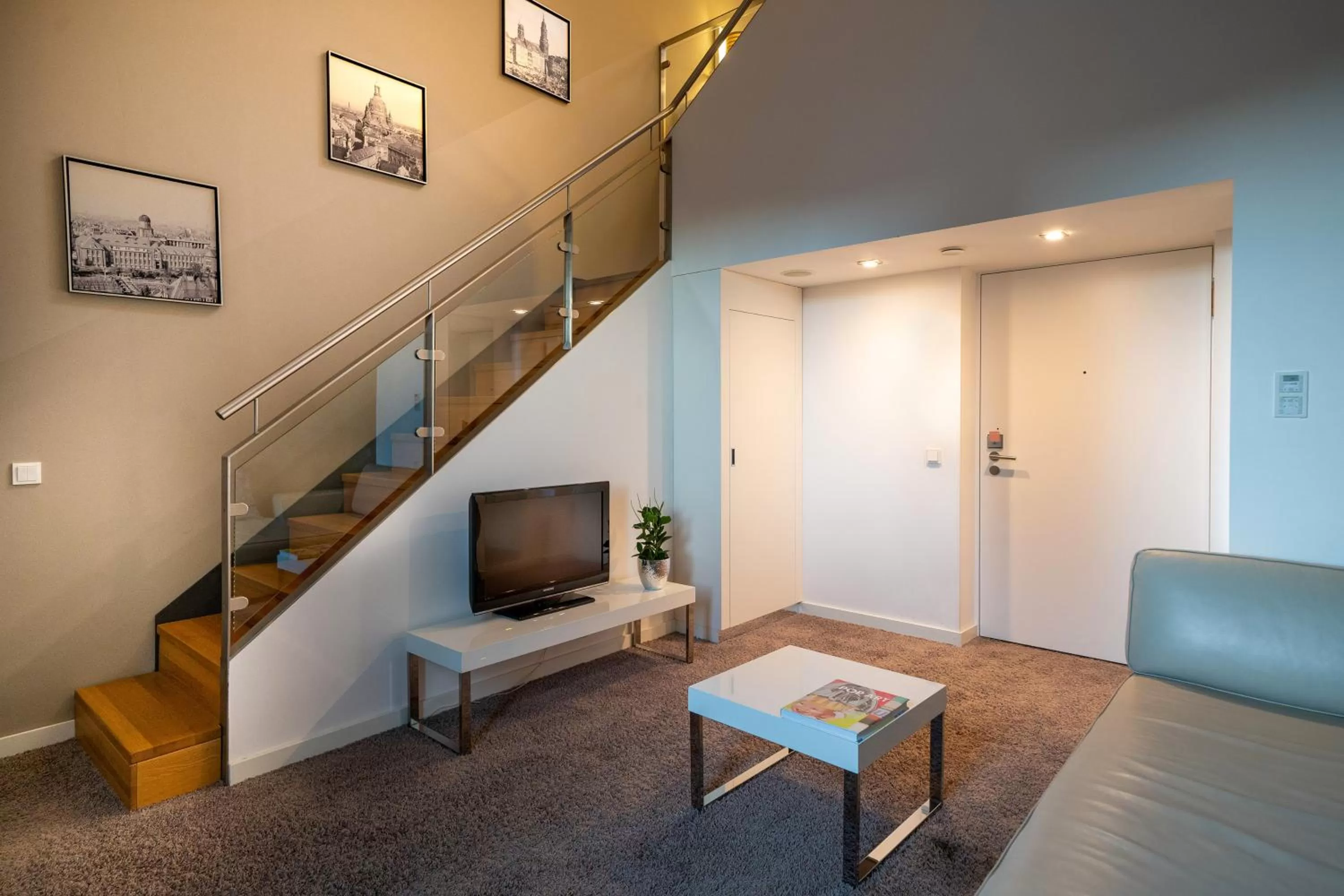 TV and multimedia in INNSiDE by Meliá Dresden