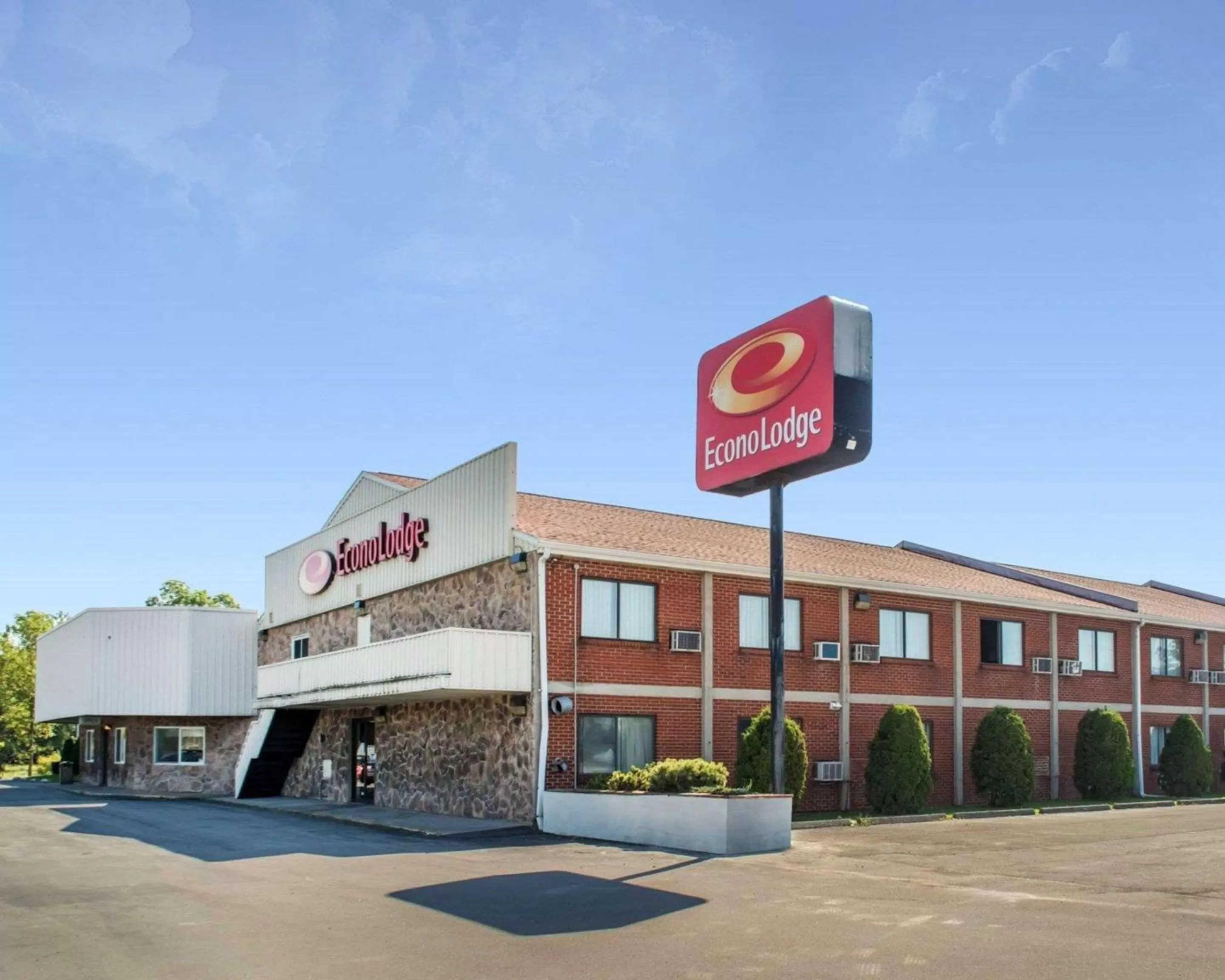 Property building in Econo Lodge Darien Lakes
