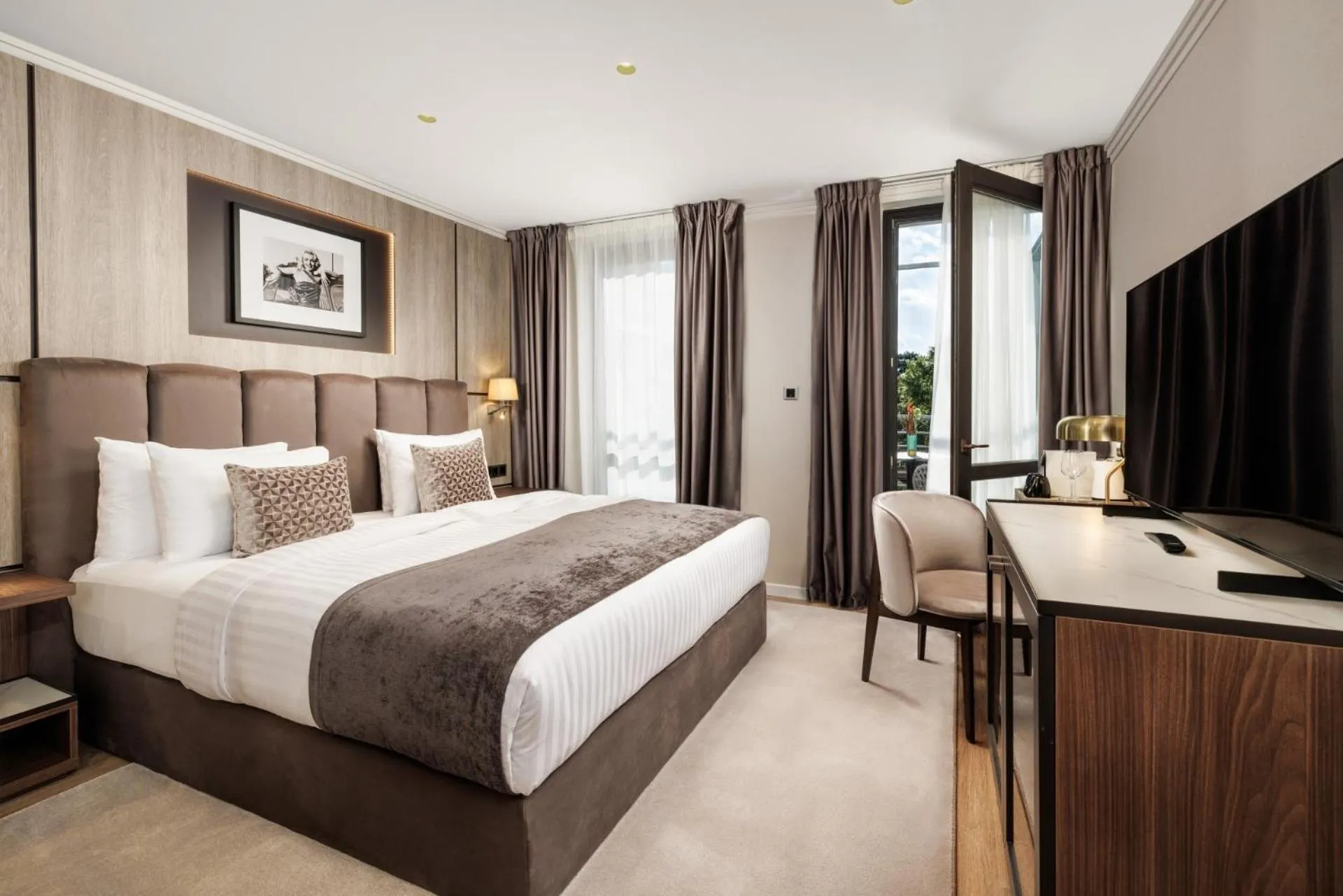 Bed in Anna Grand Hotel