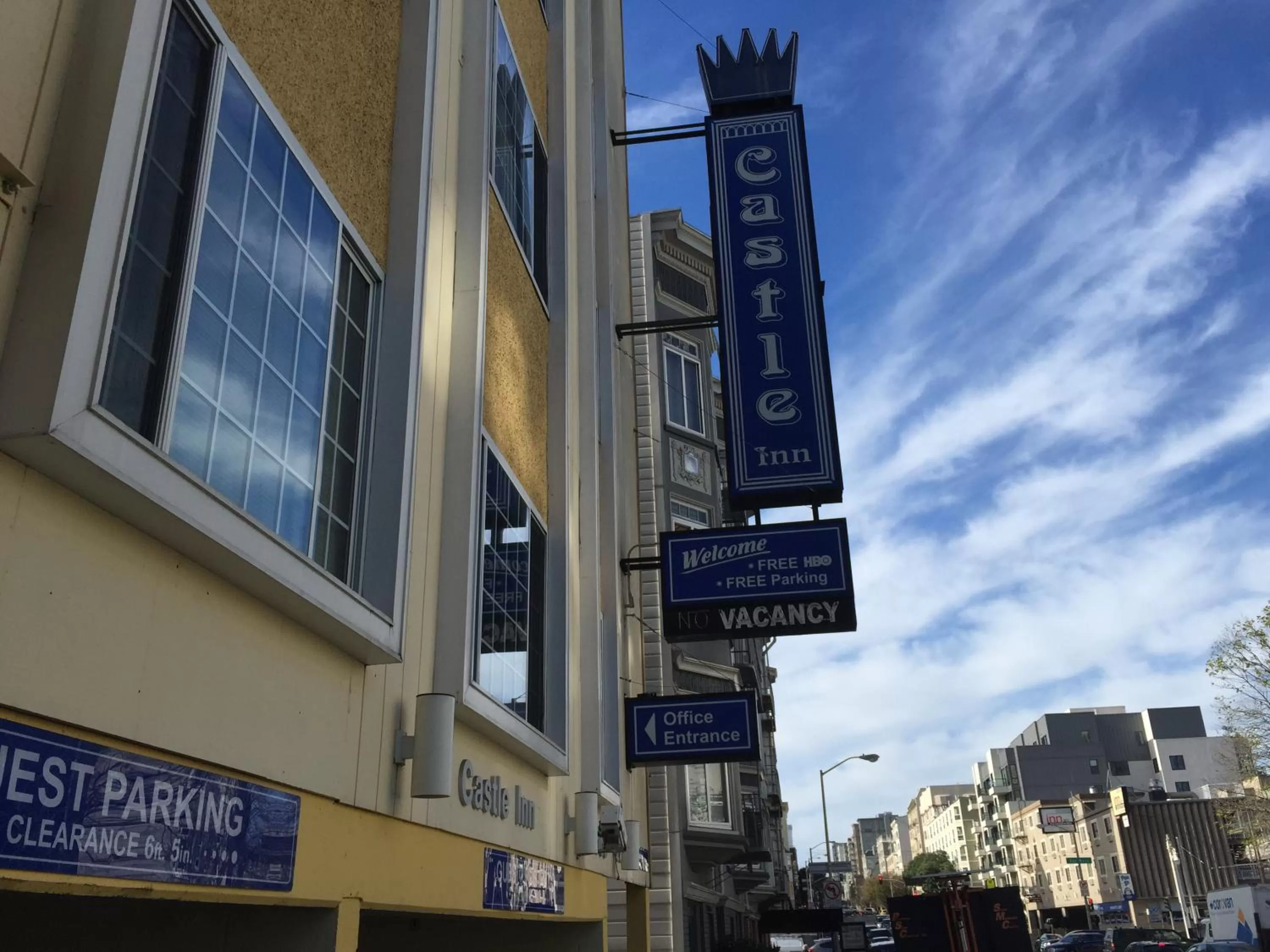 Facade/entrance in Castle Inn