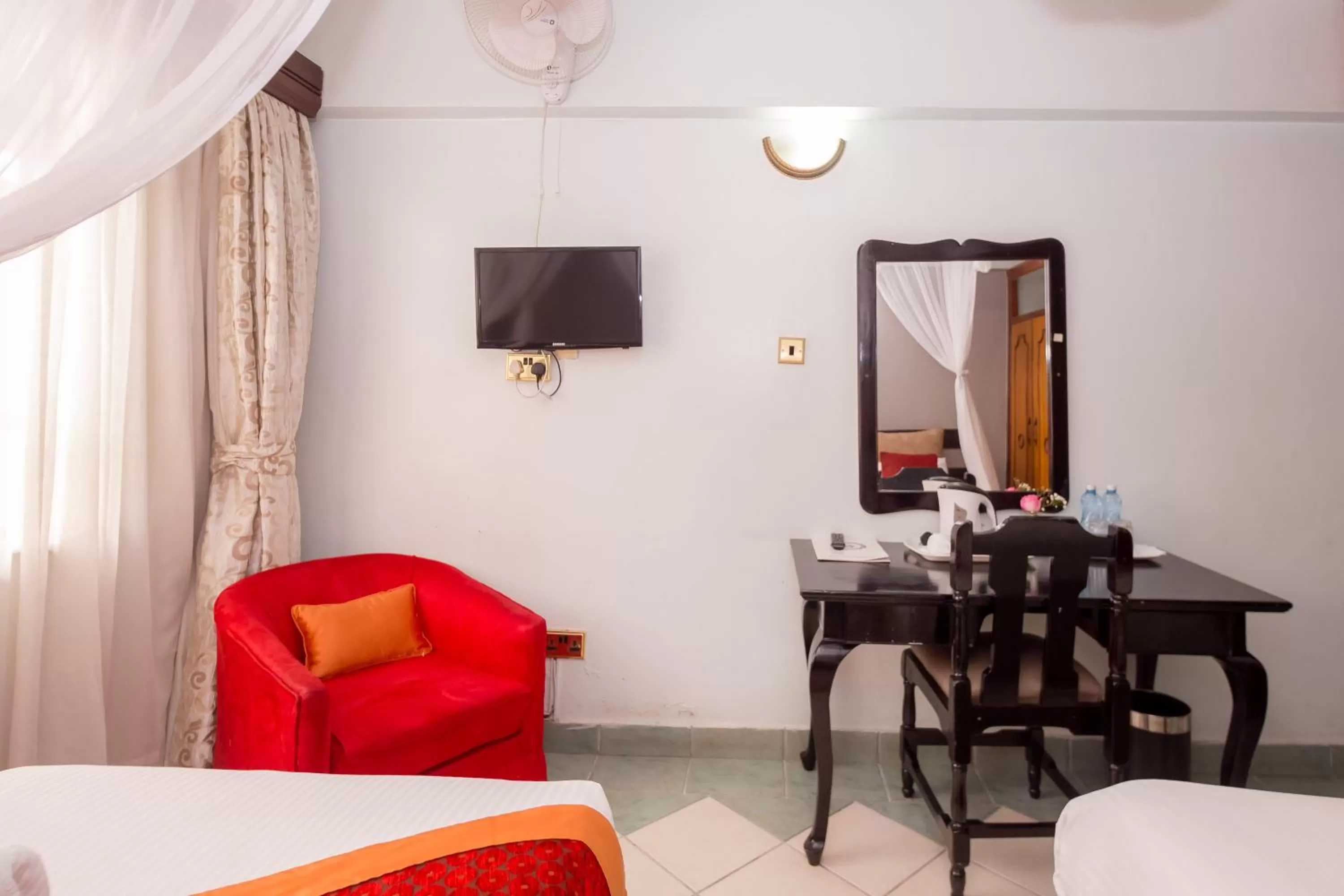 Seating area, Bed in Marble Arch Hotel