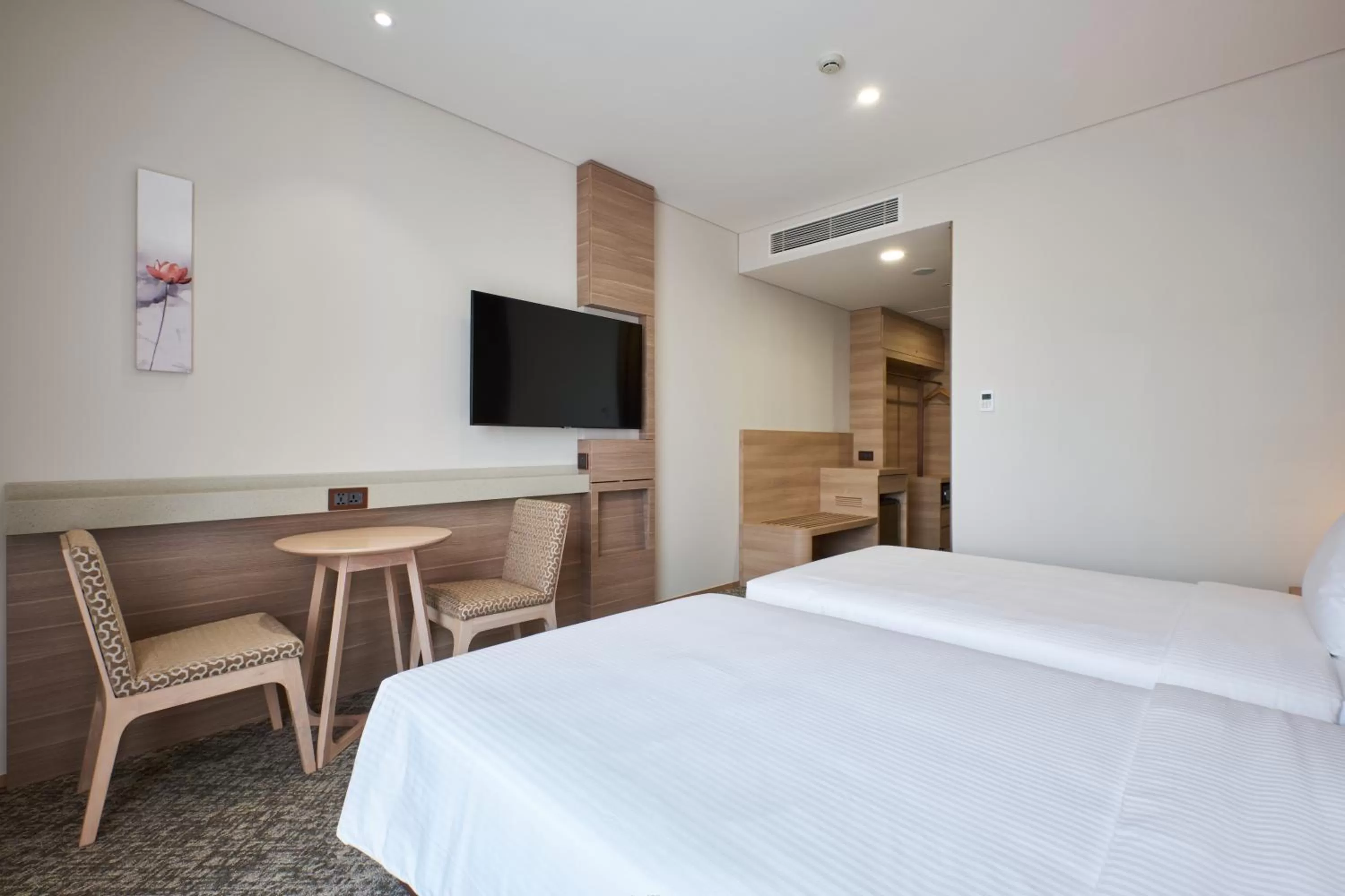 Photo of the whole room, Bed in Sotetsu Grand Fresa Saigon