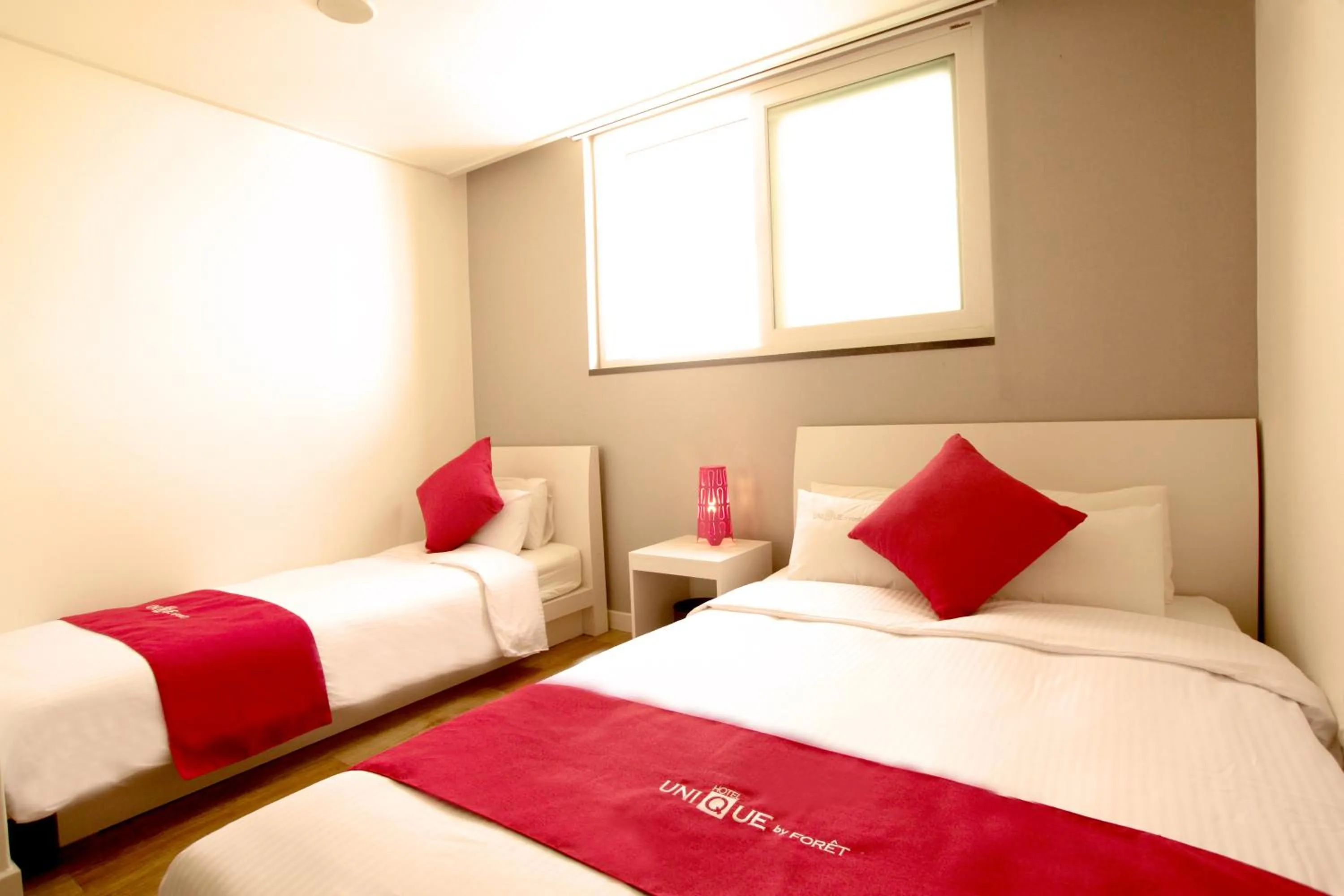 Bed in Hotel Unique by Foret