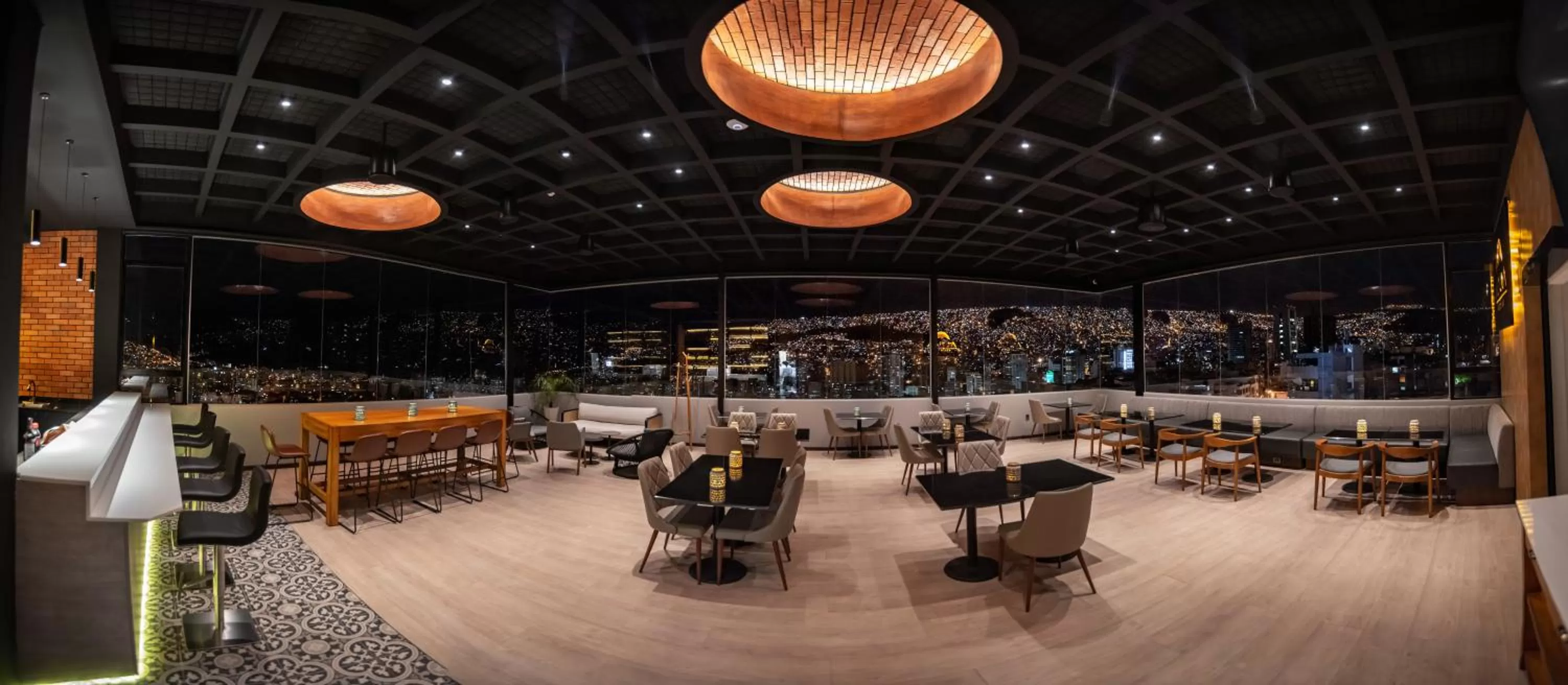 Restaurant/places to eat in Mitru Express Hotel