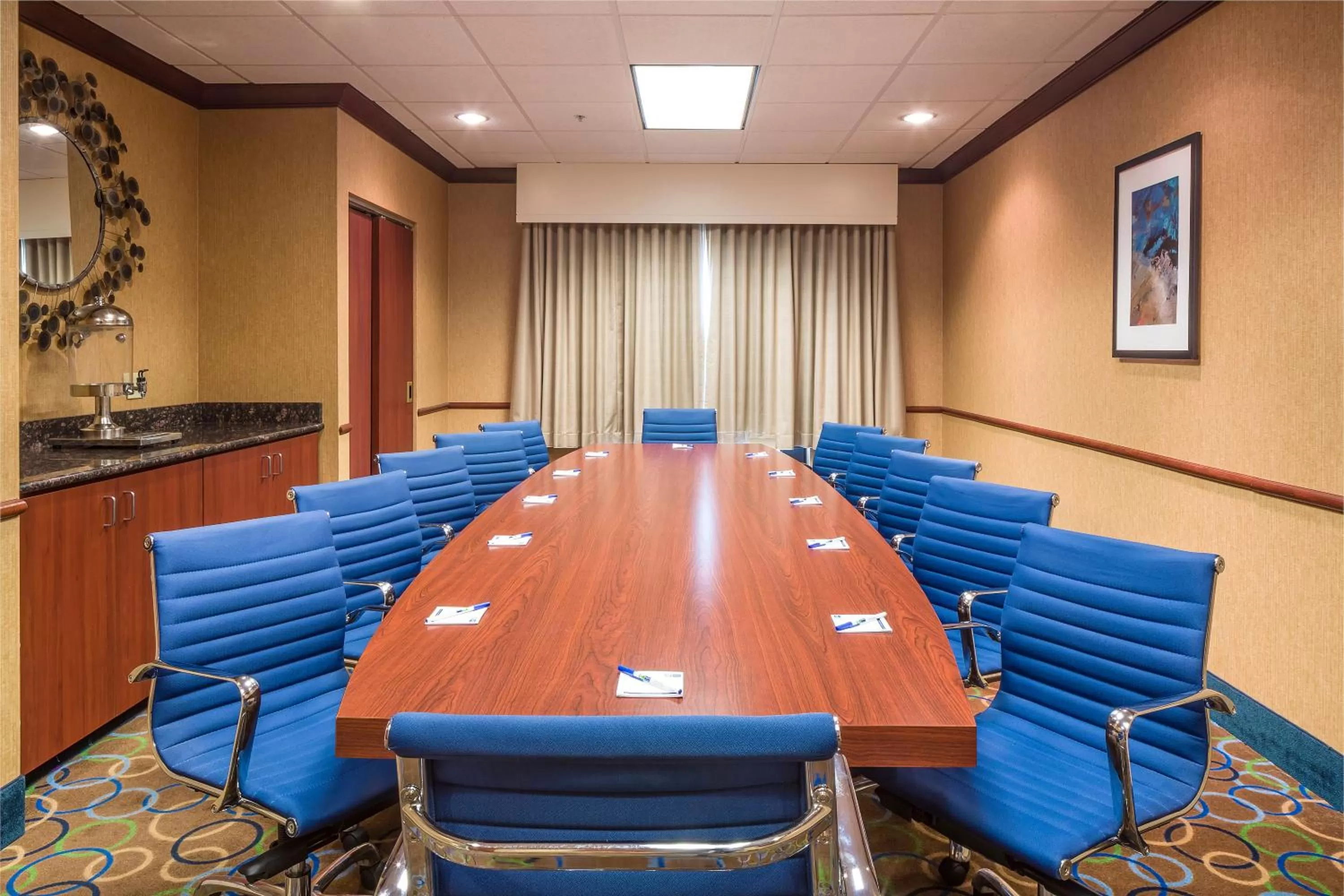 Meeting/conference room in Holiday Inn Express Hotel & Suites Manchester - Airport by IHG
