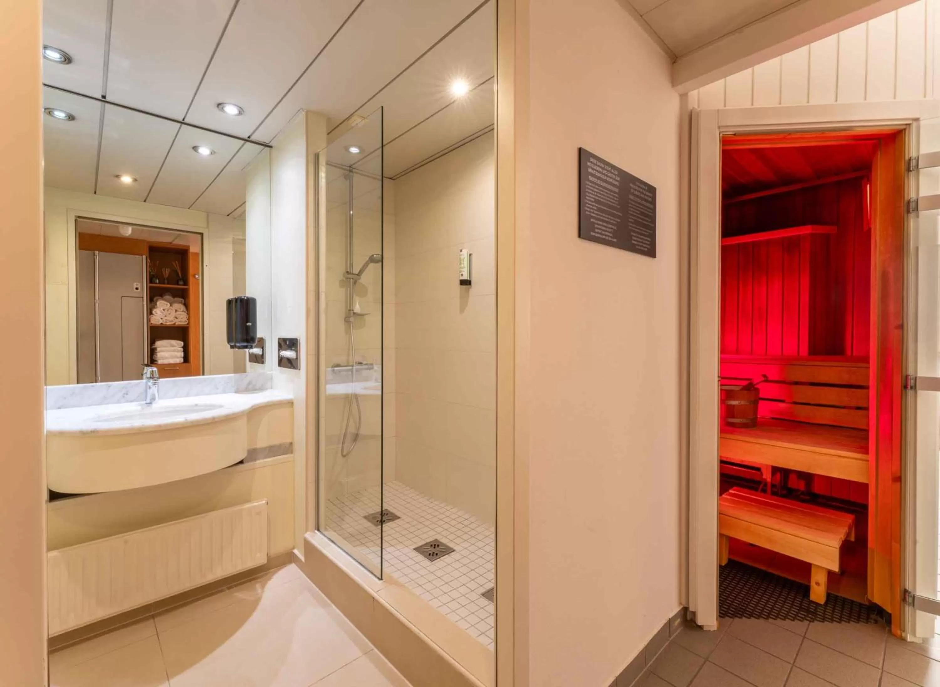 Sauna, Bed in PLAZA Premium Wien