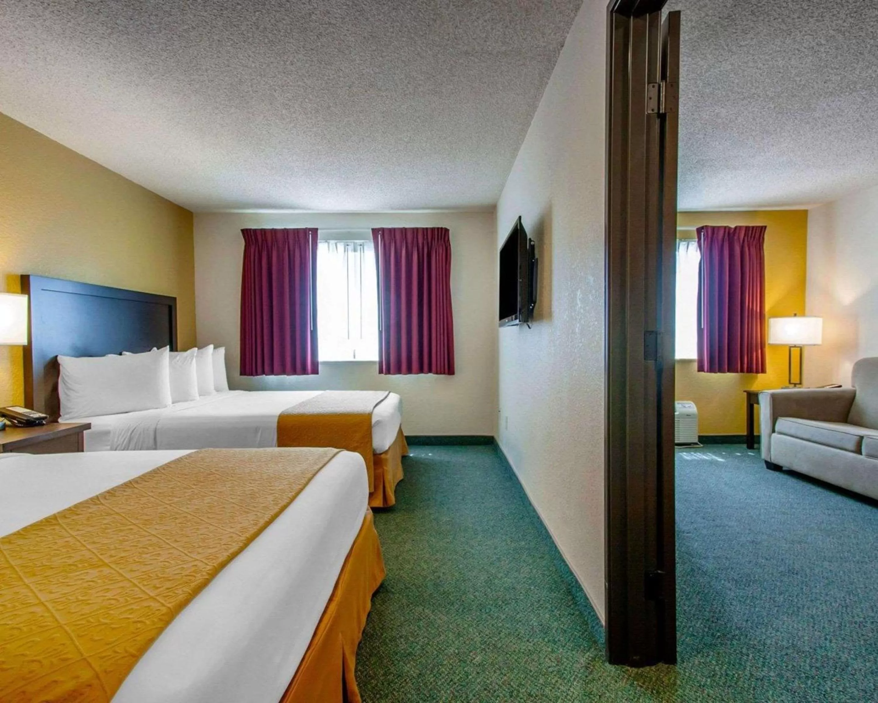 Photo of the whole room, Bed in Quality Inn & Suites Springfield - Eugene North