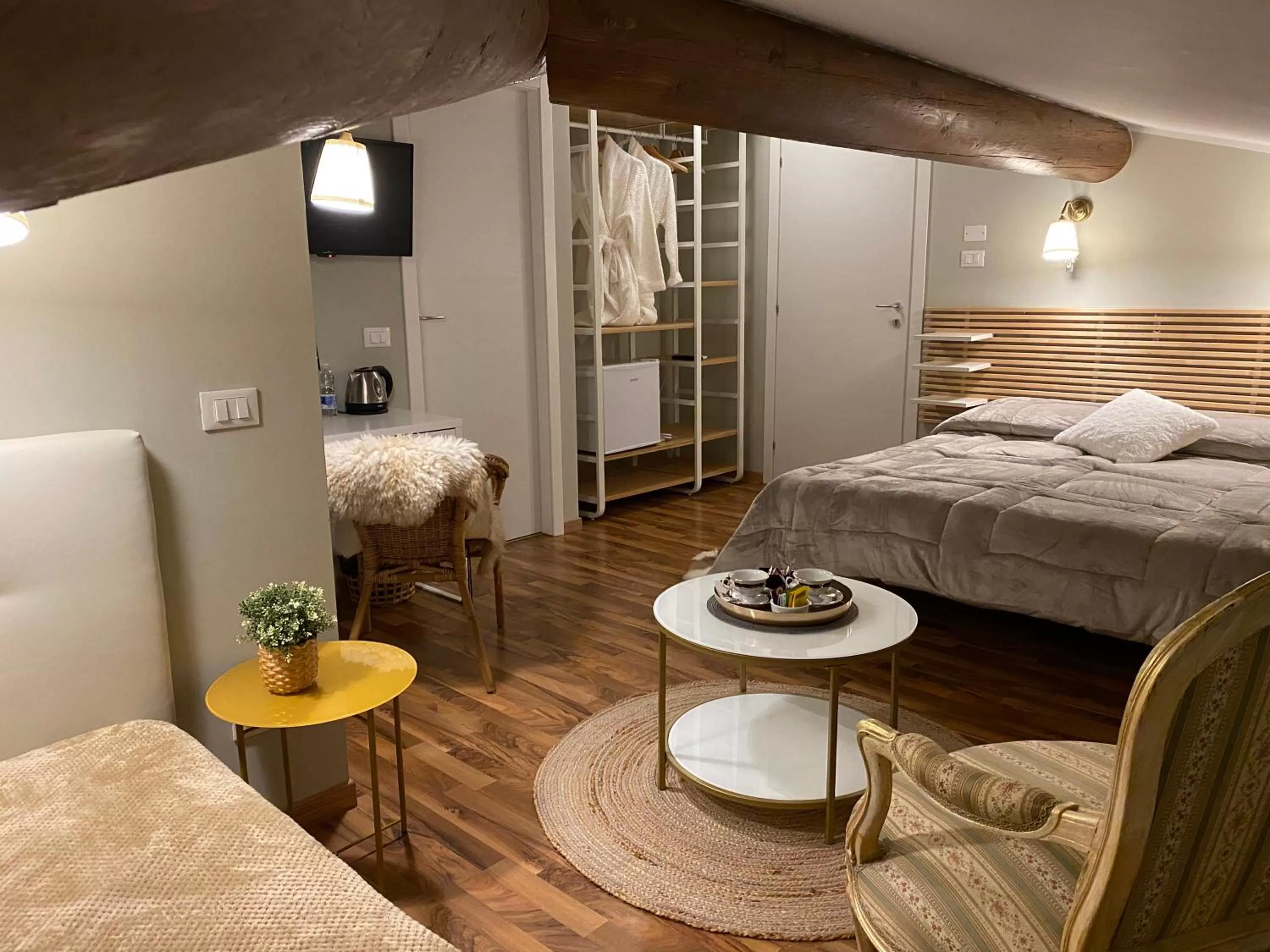 Photo of the whole room in La Casa Di Campagna Sul Garda