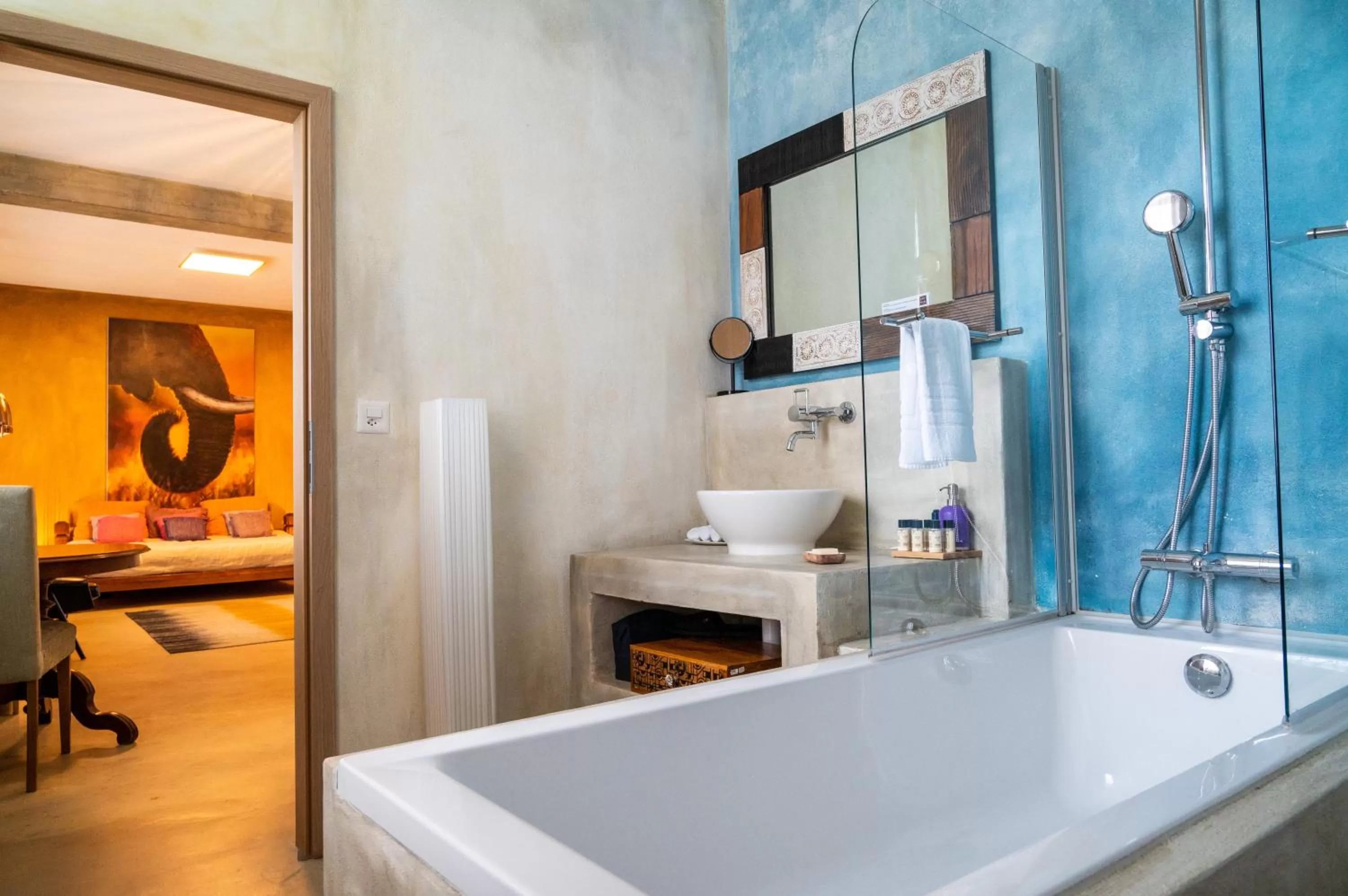 Bathroom, Bed in No1 Art B&B