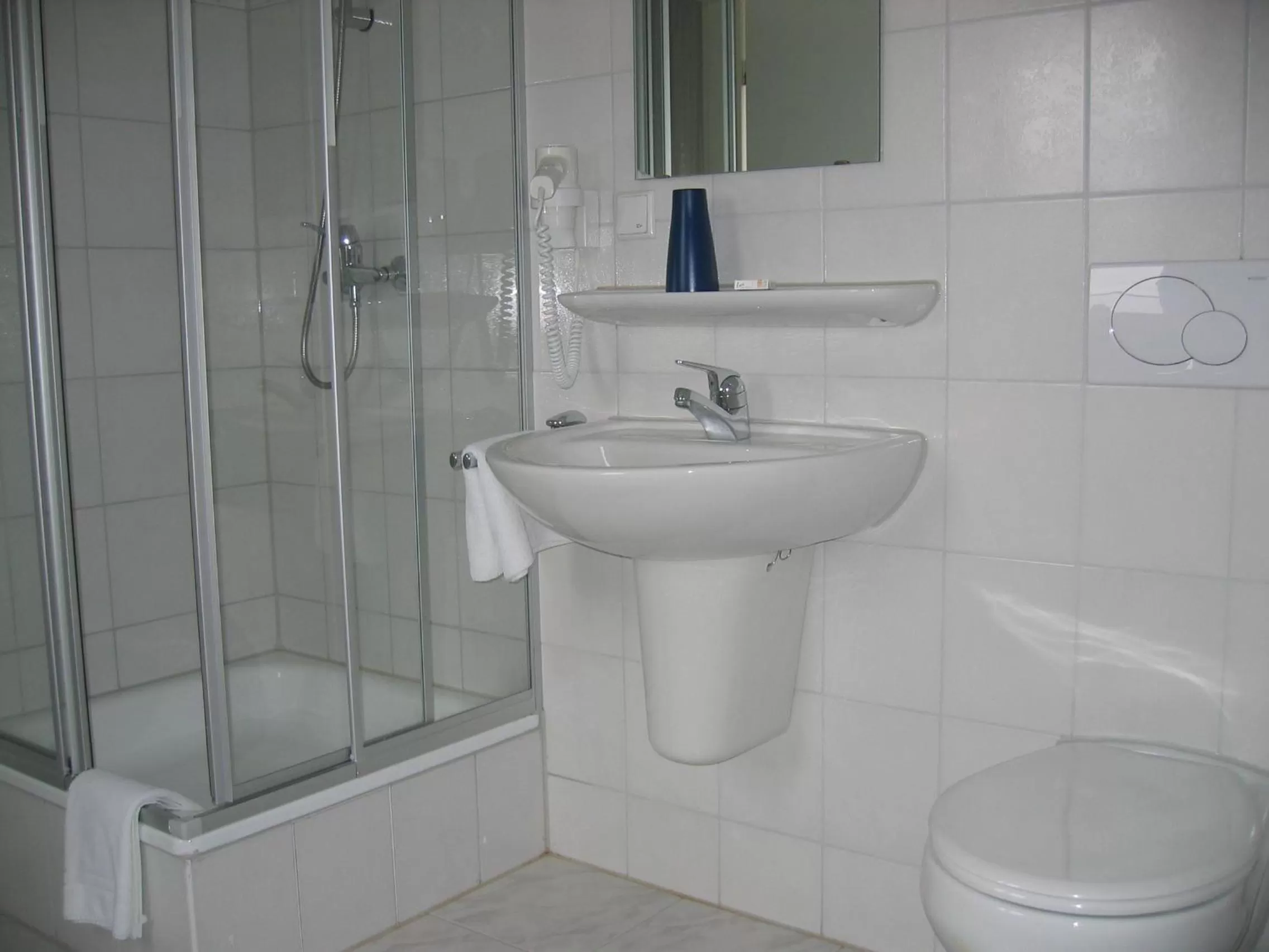 Bathroom in Airport Hotel Filder Post