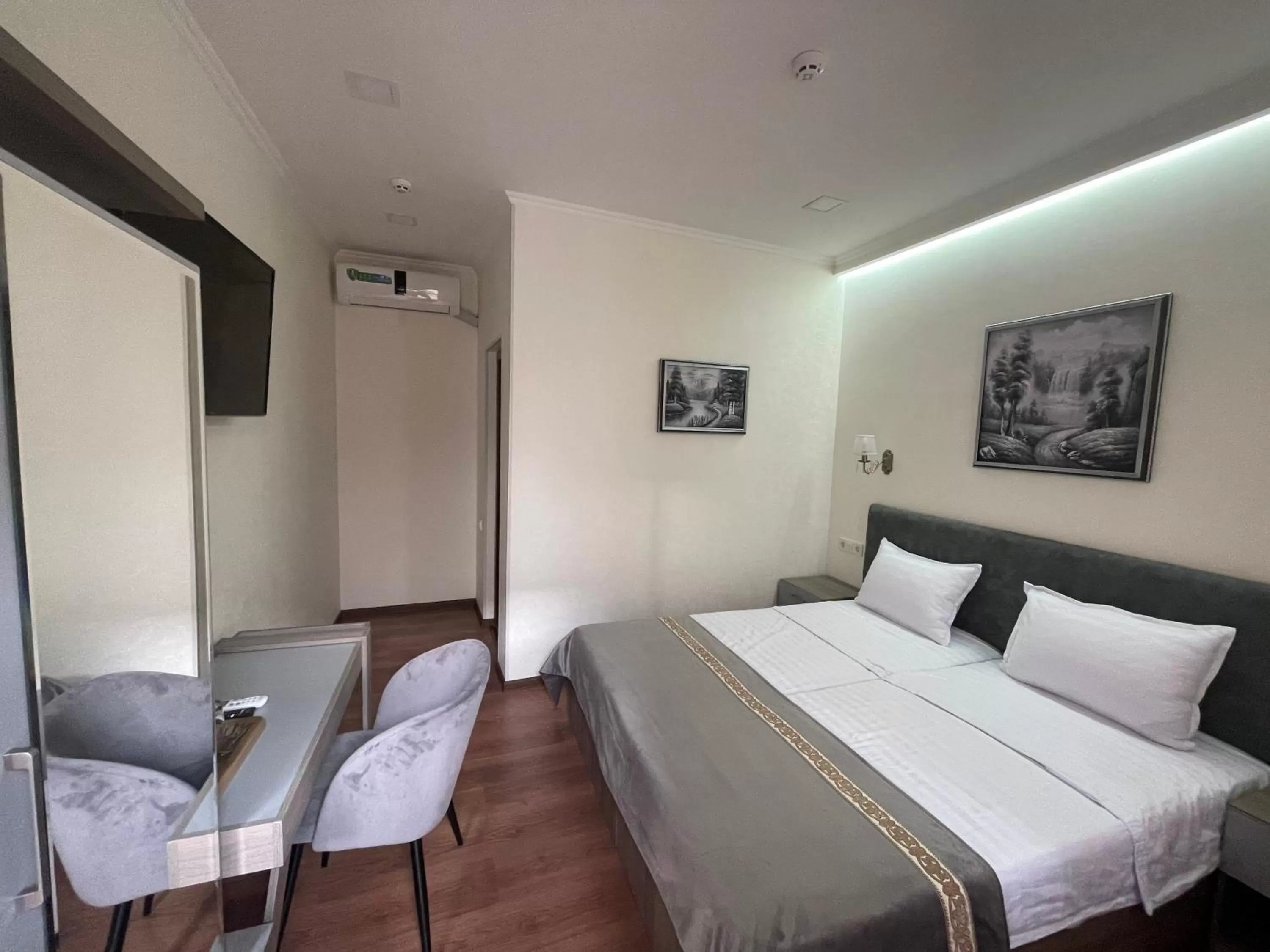 View (from property/room), Bed in Registon Saroy Hotel