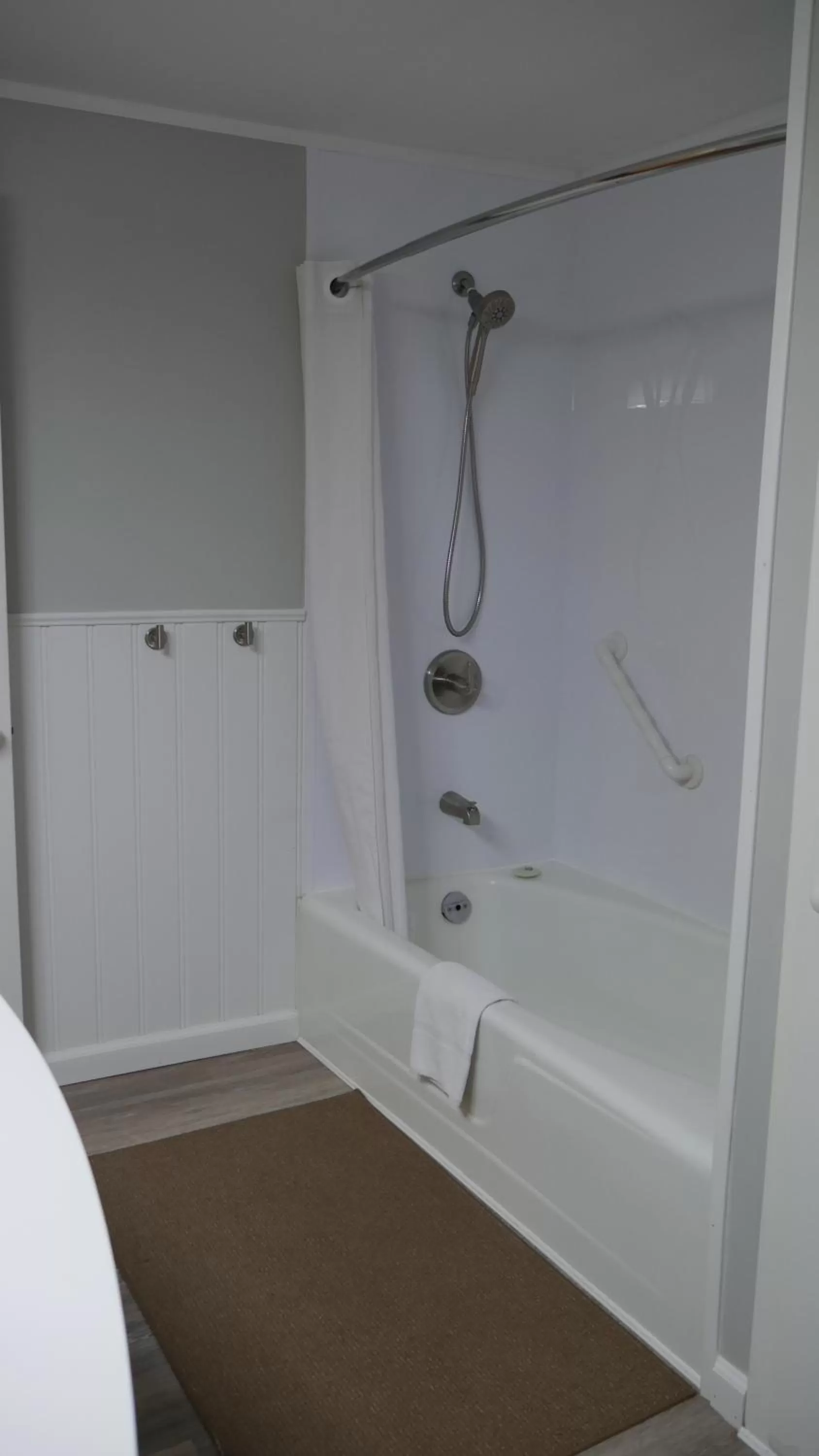 Shower in Top Notch Inn