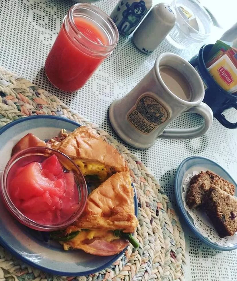 Breakfast in White Lace Inn