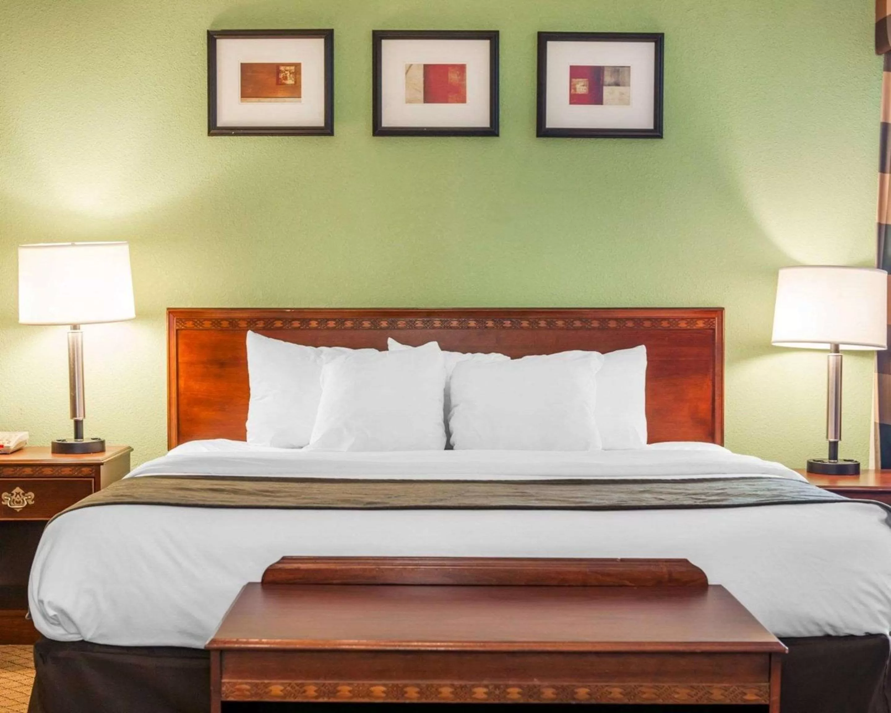 Photo of the whole room, Bed in Comfort Inn Goshen